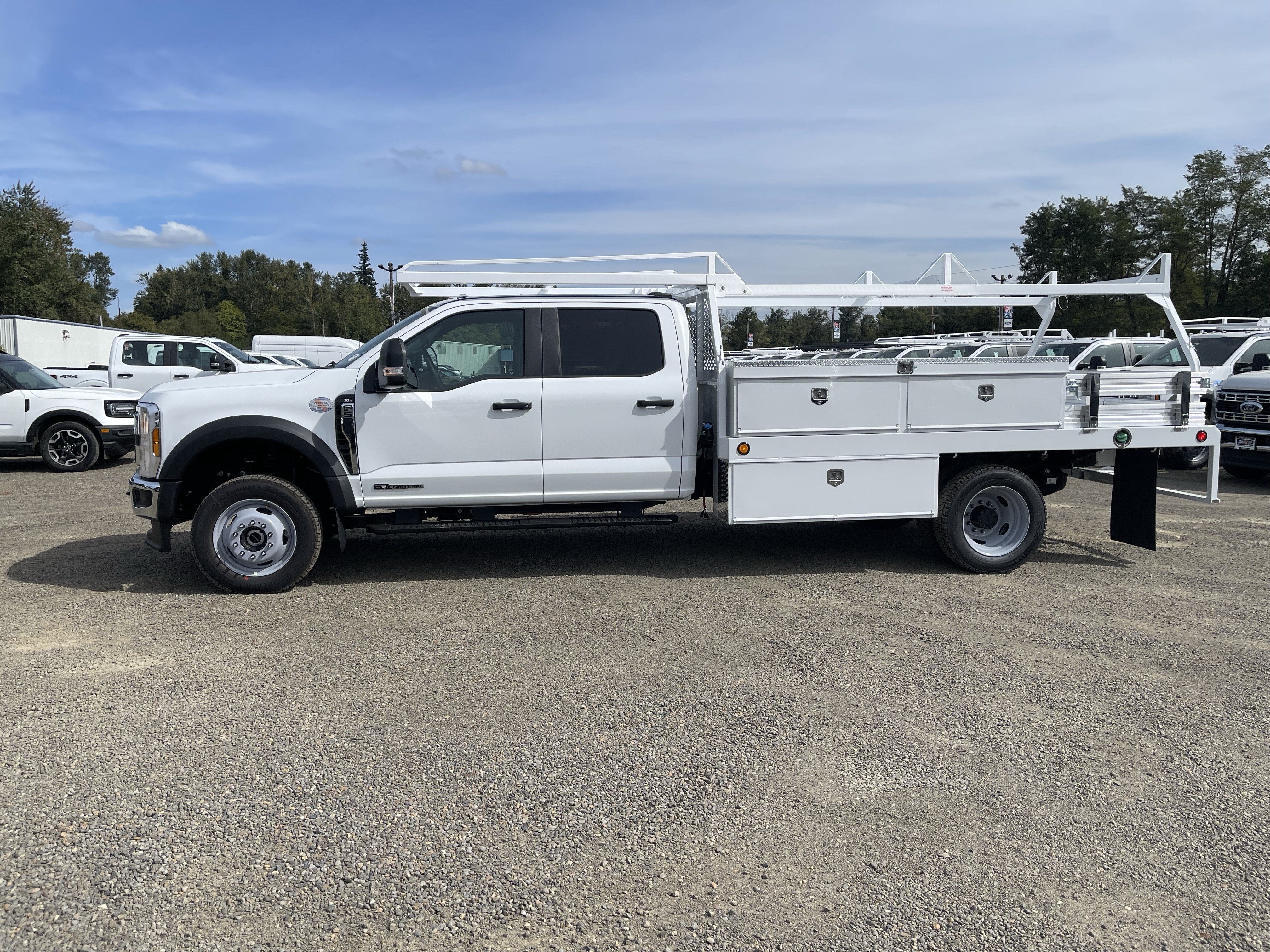 2026 Ford Super Duty F-550 DRW XL 4WD Crew Cab 203 WB 84 CA