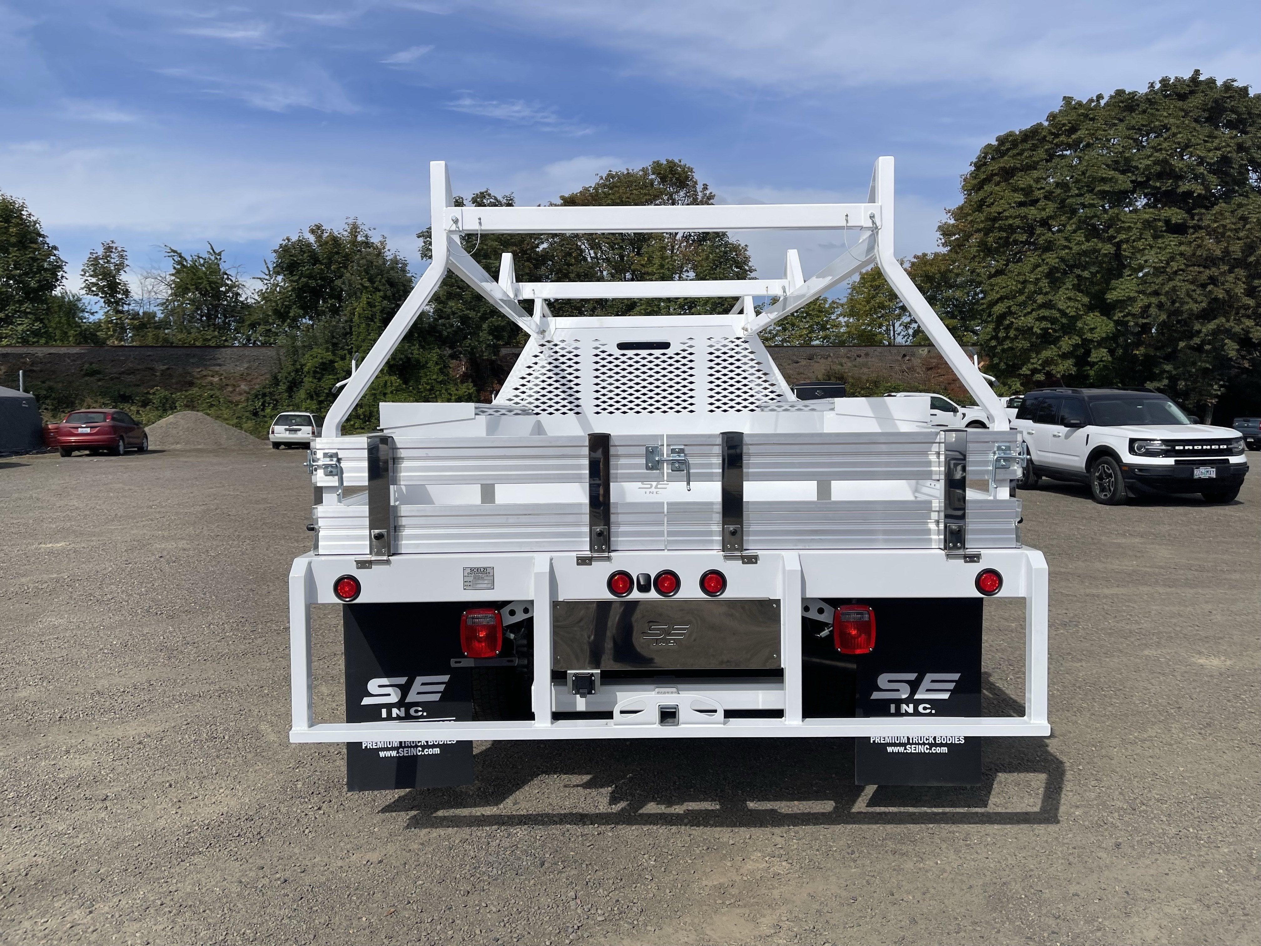 2026 Ford Super Duty F-550 DRW XL 4WD Crew Cab 203 WB 84 CA