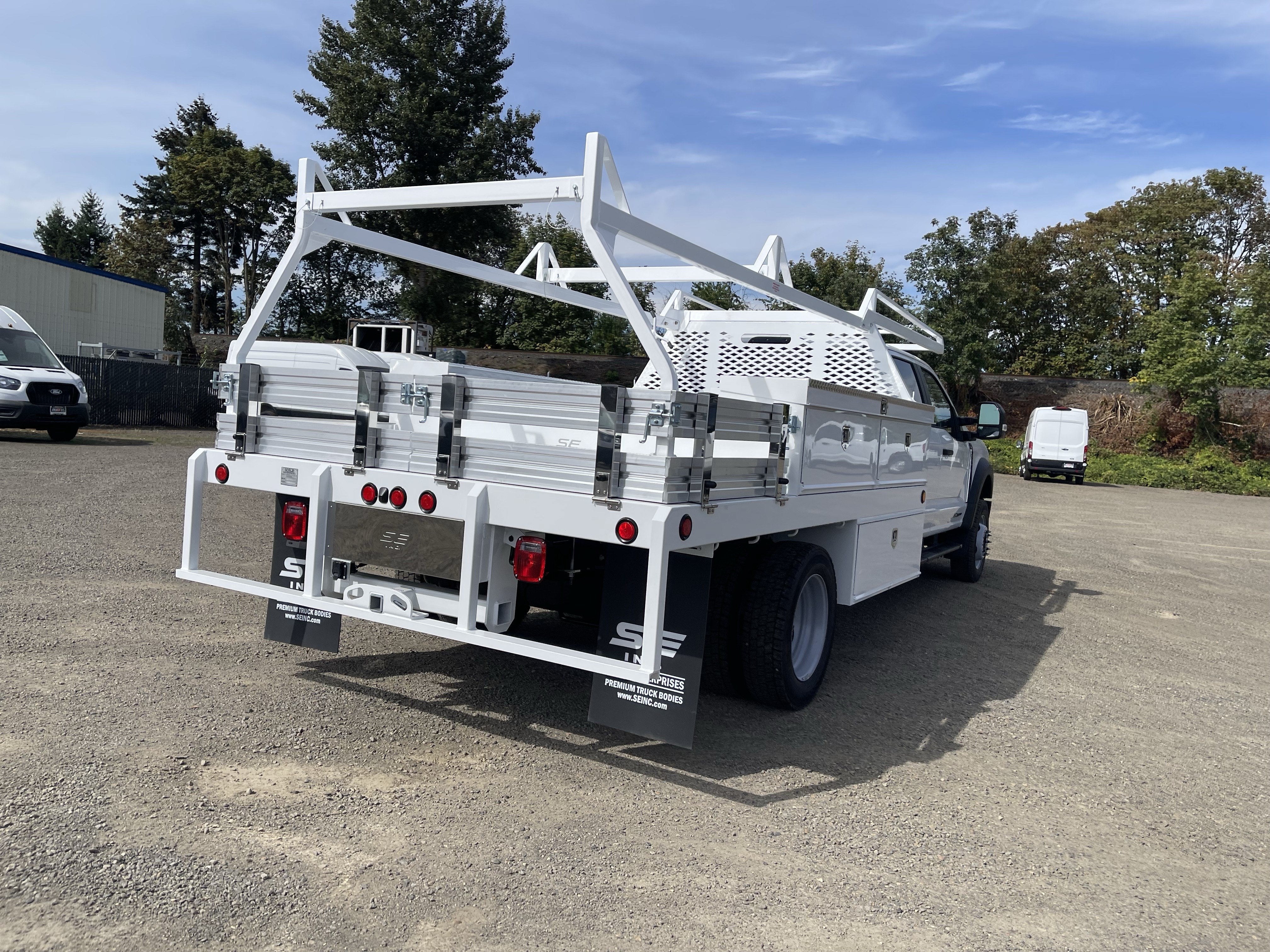 2026 Ford Super Duty F-550 DRW XL 4WD Crew Cab 203 WB 84 CA