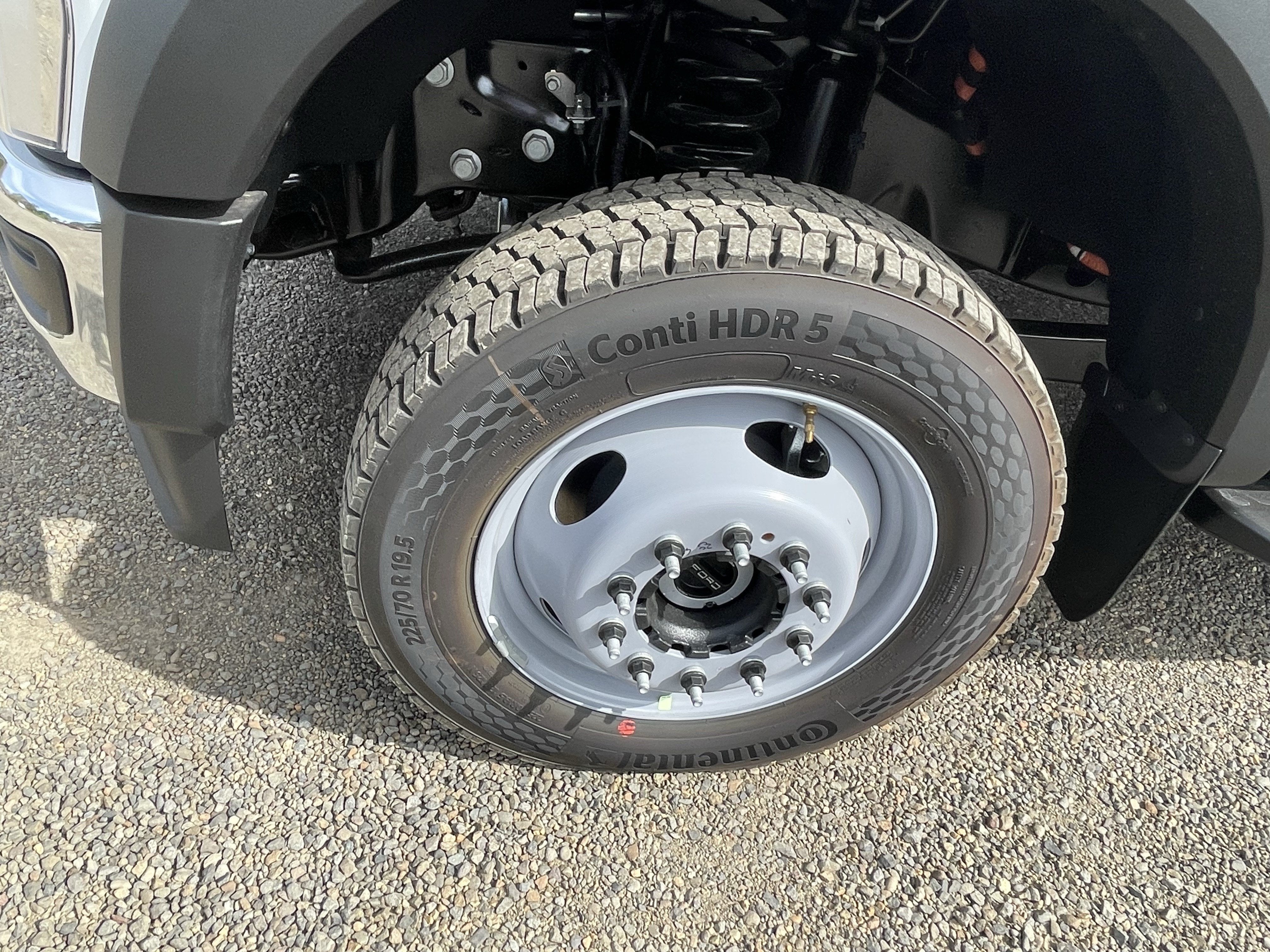 2026 Ford Super Duty F-550 DRW XL 4WD Crew Cab 203 WB 84 CA