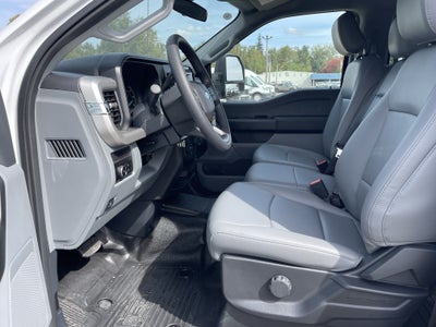 2026 Ford Super Duty F-550 DRW XL 4WD Crew Cab 203 WB 84 CA