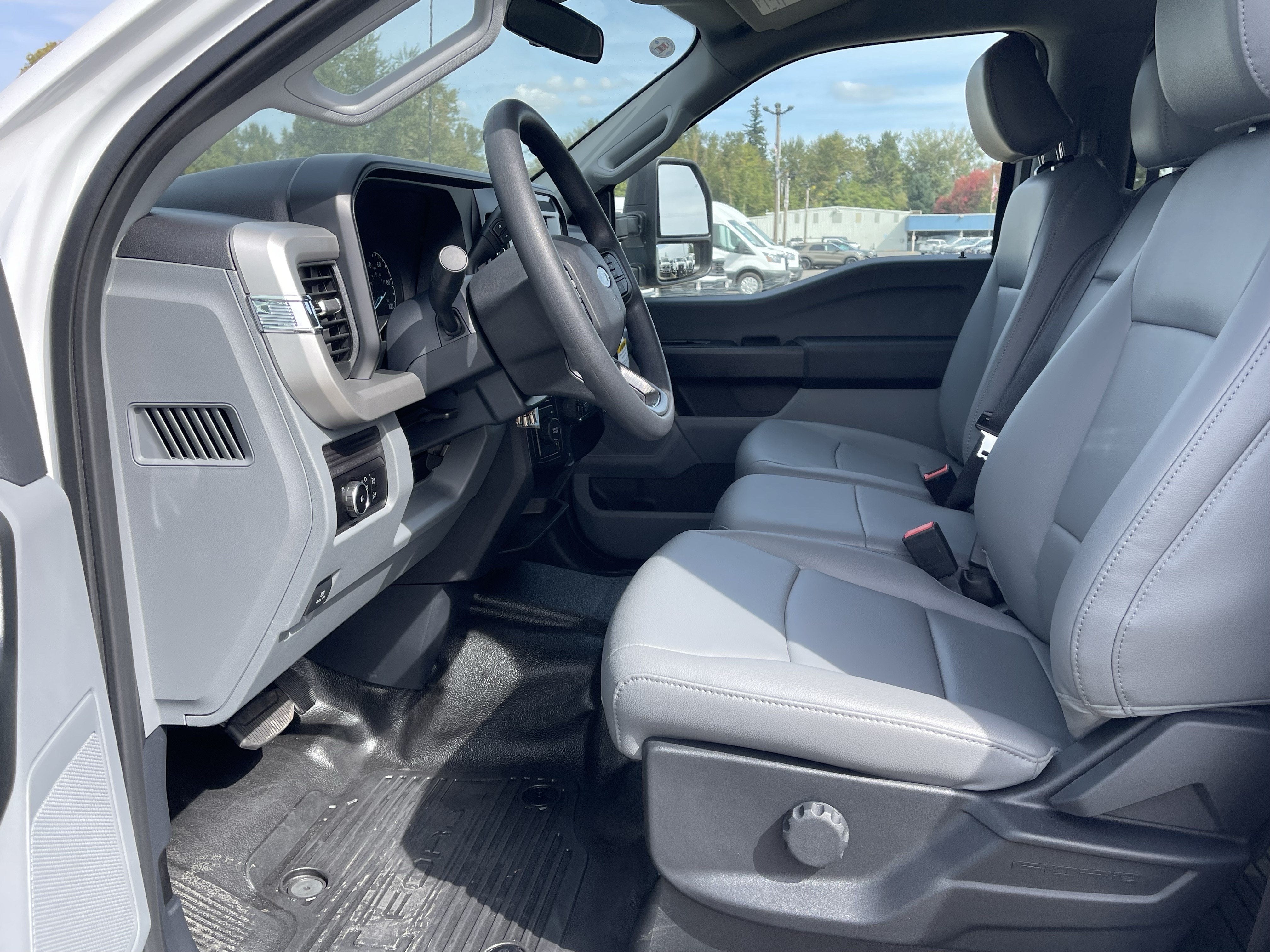 2026 Ford Super Duty F-550 DRW XL 4WD Crew Cab 203 WB 84 CA