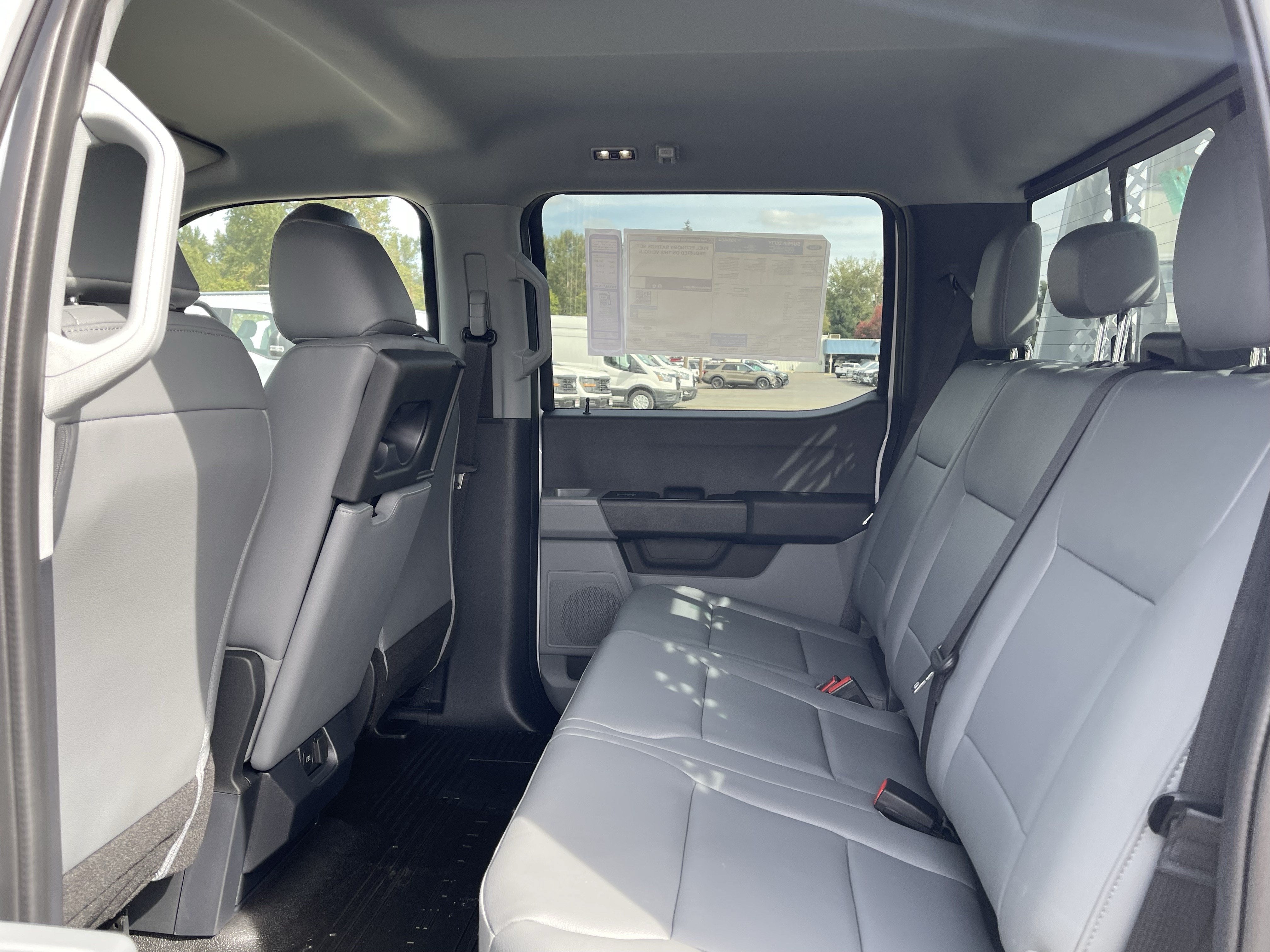 2026 Ford Super Duty F-550 DRW XL 4WD Crew Cab 203 WB 84 CA
