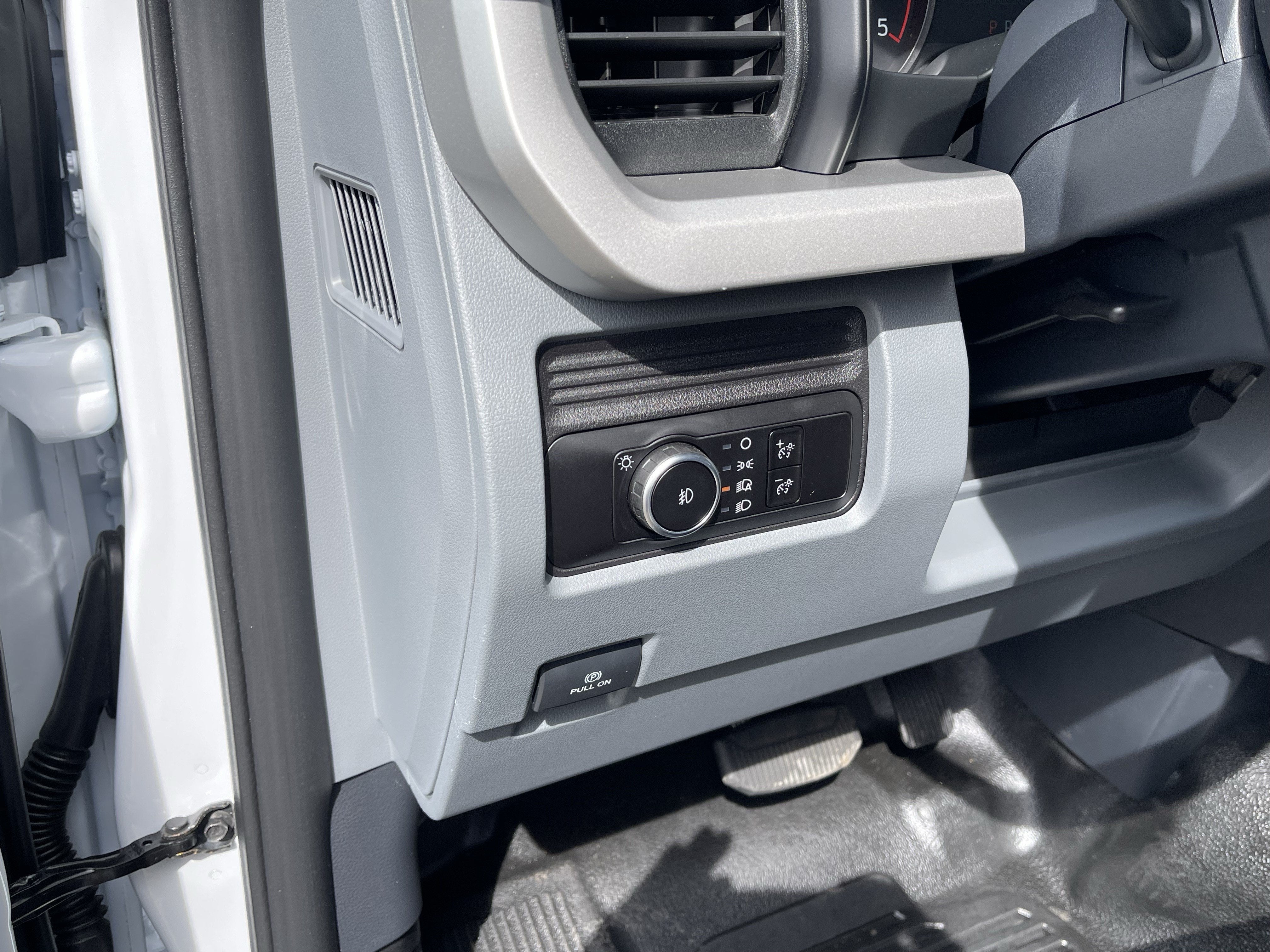 2026 Ford Super Duty F-550 DRW XL 4WD Crew Cab 203 WB 84 CA