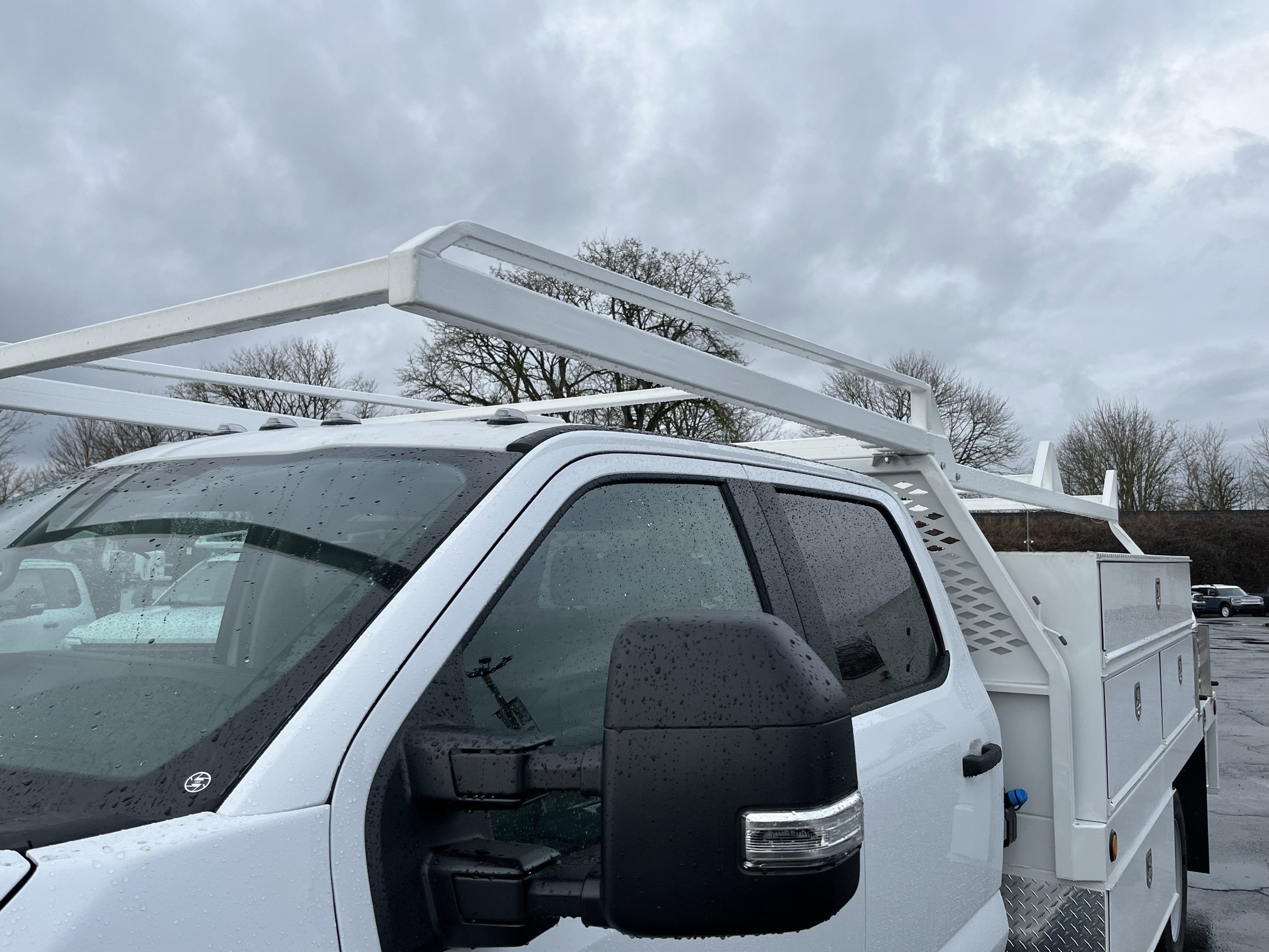 2026 Ford Super Duty F-550 DRW XL 4WD Crew Cab 203 WB 84 CA