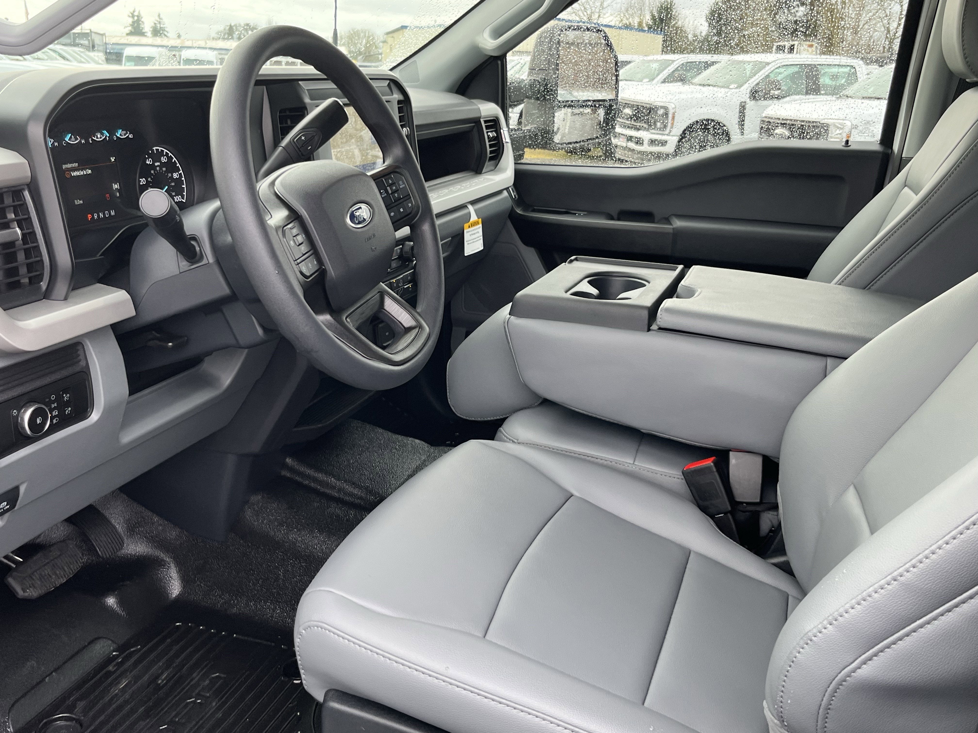 2026 Ford Super Duty F-550 DRW XL 4WD Crew Cab 203 WB 84 CA