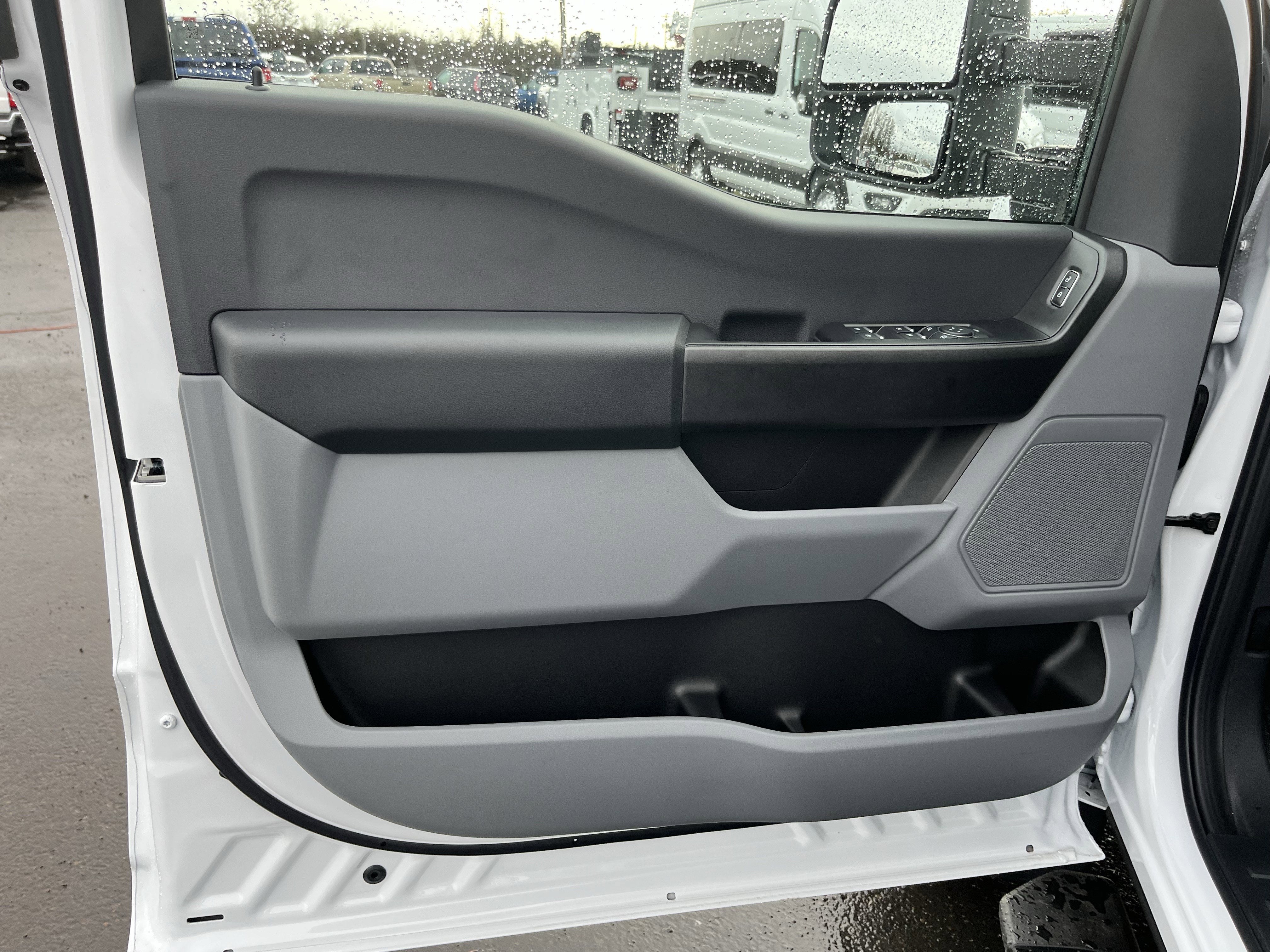 2026 Ford Super Duty F-550 DRW XL 4WD Crew Cab 203 WB 84 CA