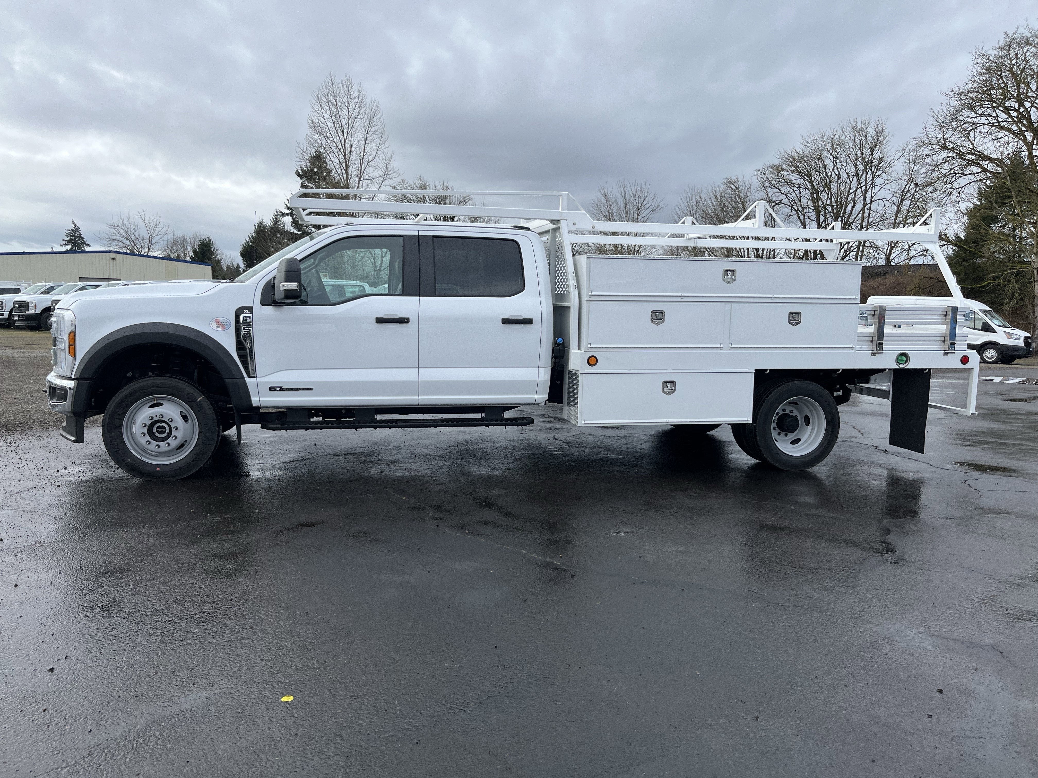 2026 Ford Super Duty F-550 DRW XL 4WD Crew Cab 203 WB 84 CA