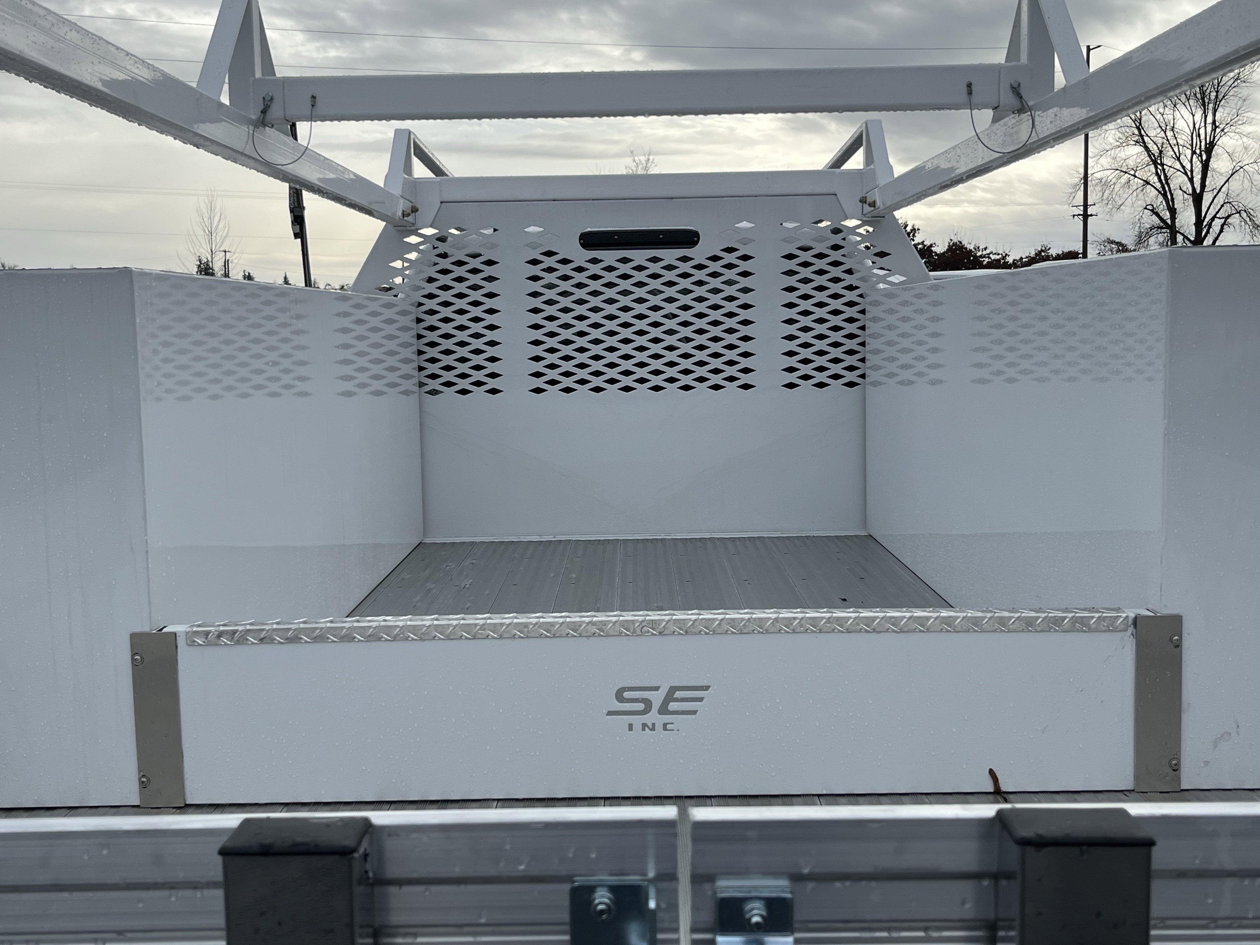 2026 Ford Super Duty F-550 DRW XL 4WD Crew Cab 203 WB 84 CA