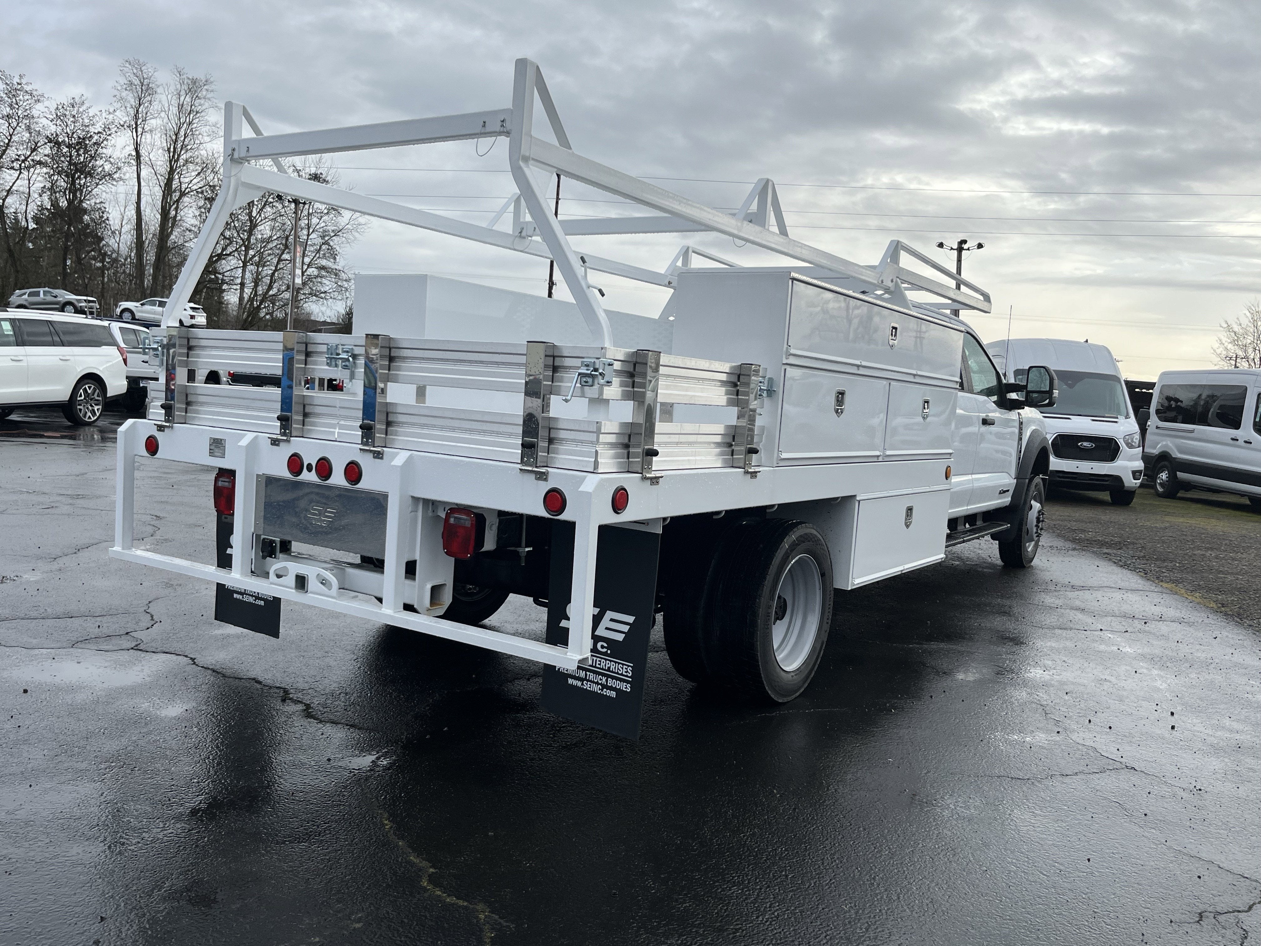 2026 Ford Super Duty F-550 DRW XL 4WD Crew Cab 203 WB 84 CA