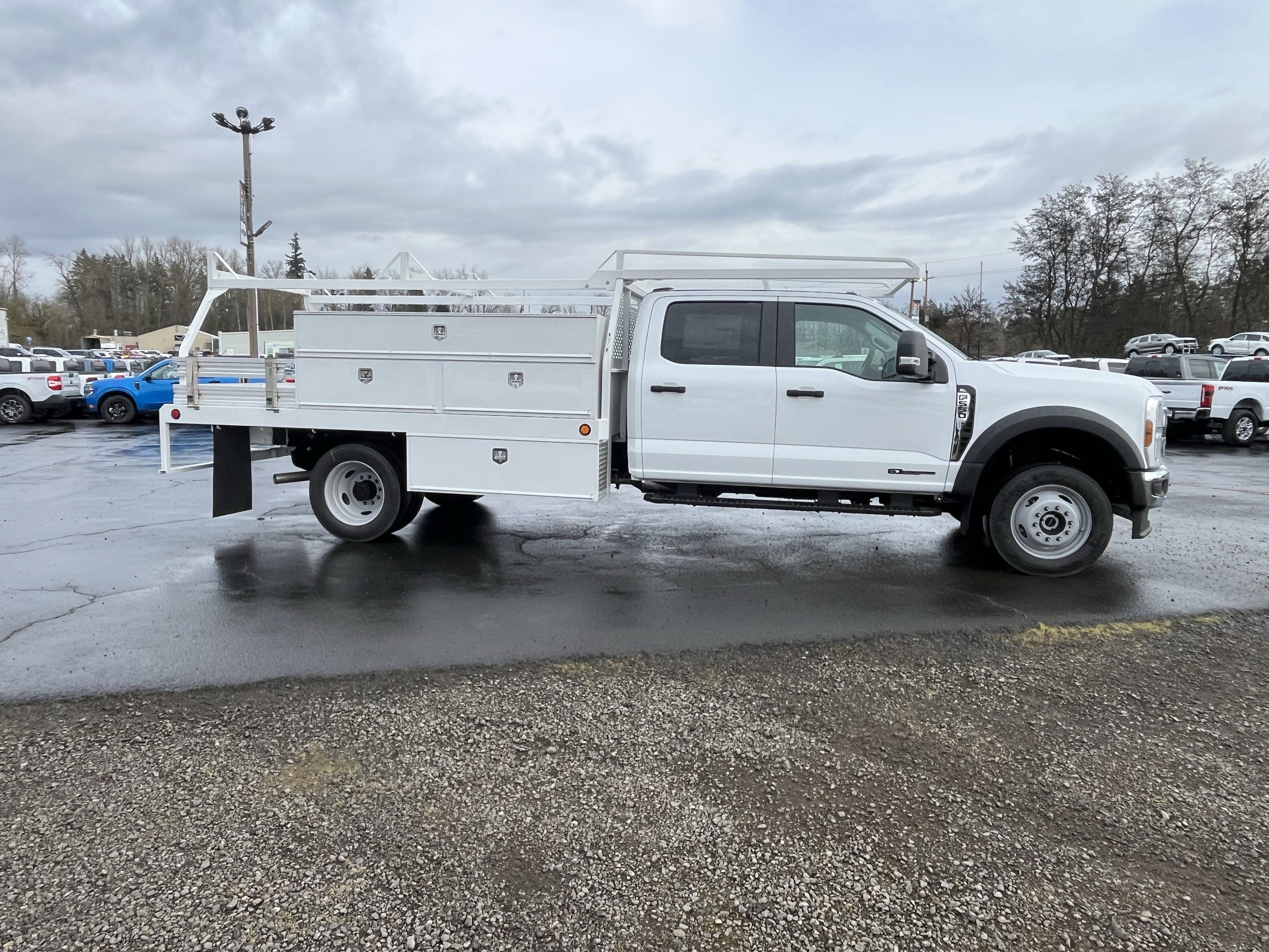 2026 Ford Super Duty F-550 DRW XL 4WD Crew Cab 203 WB 84 CA