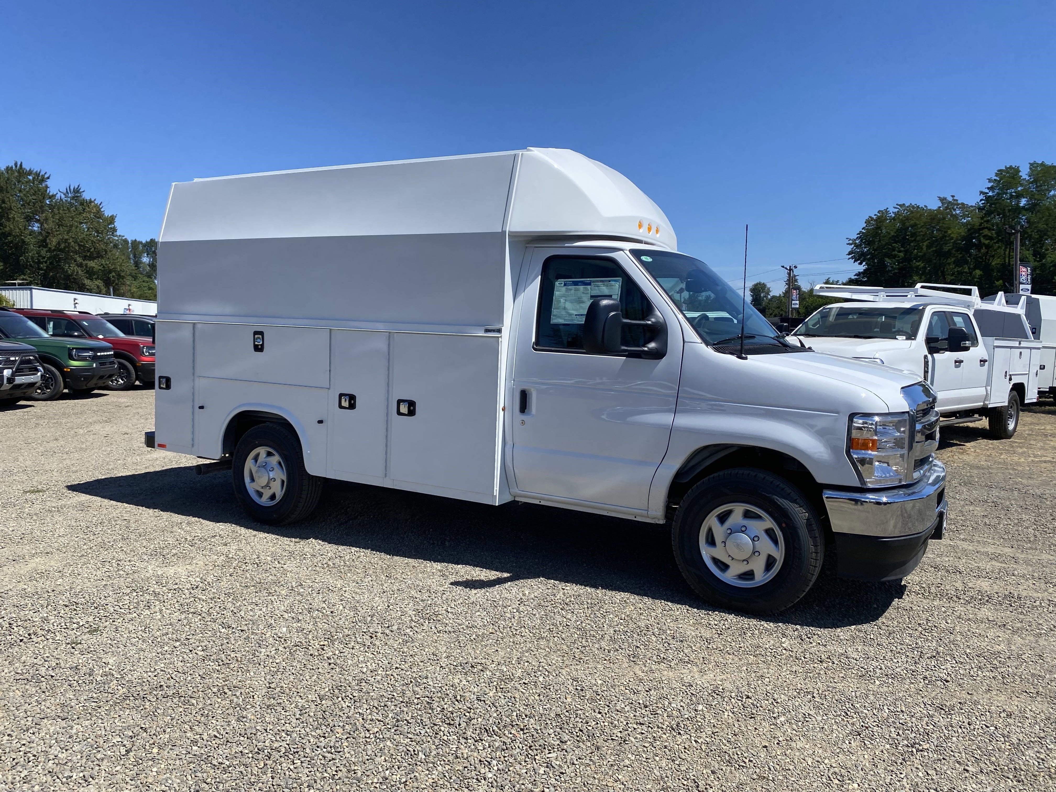 2026 Ford E-Series Cutaway E-350 SRW 138 WB