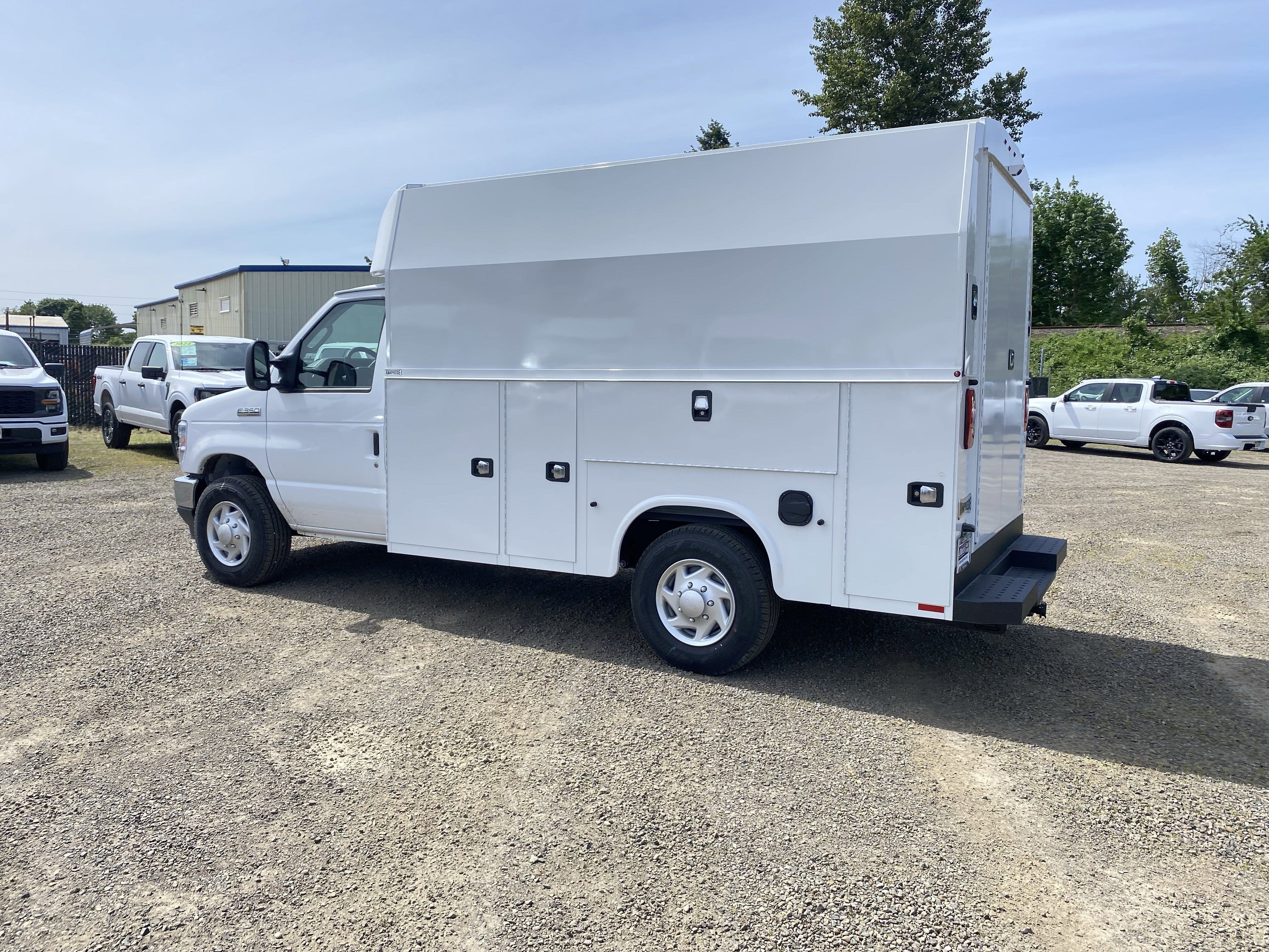 2026 Ford E-Series Cutaway E-350 SRW 138 WB