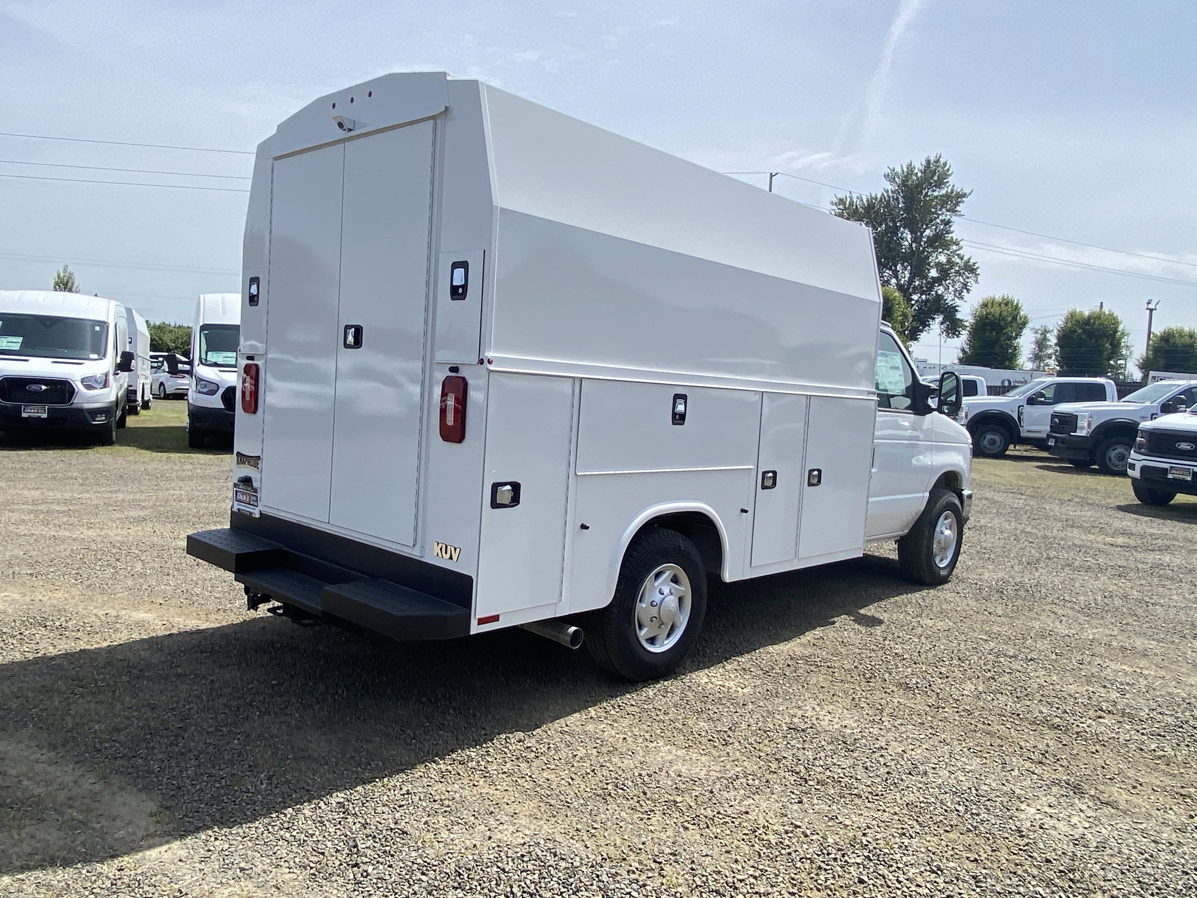 2026 Ford E-Series Cutaway E-350 SRW 138 WB