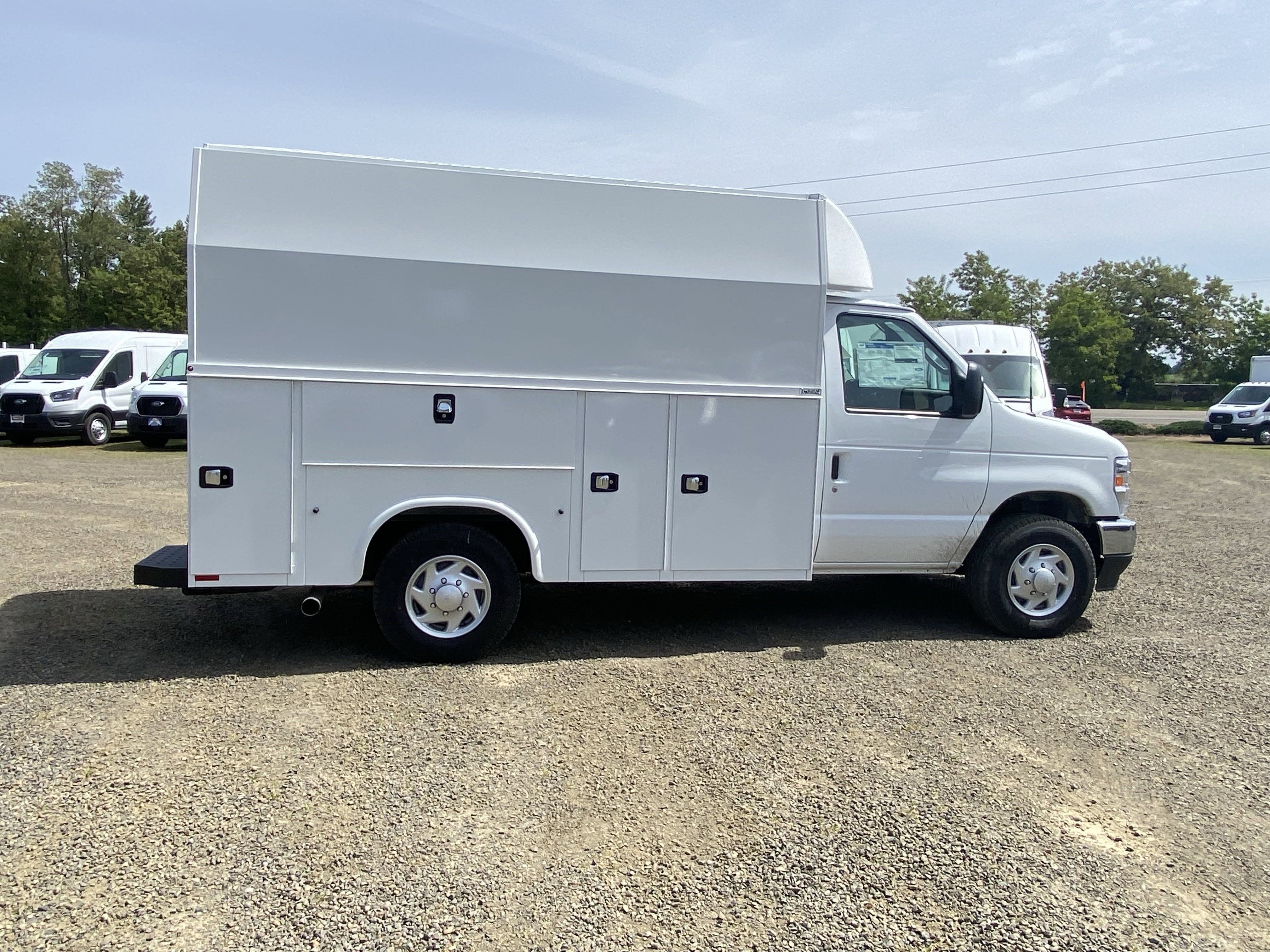 2026 Ford E-Series Cutaway E-350 SRW 138 WB