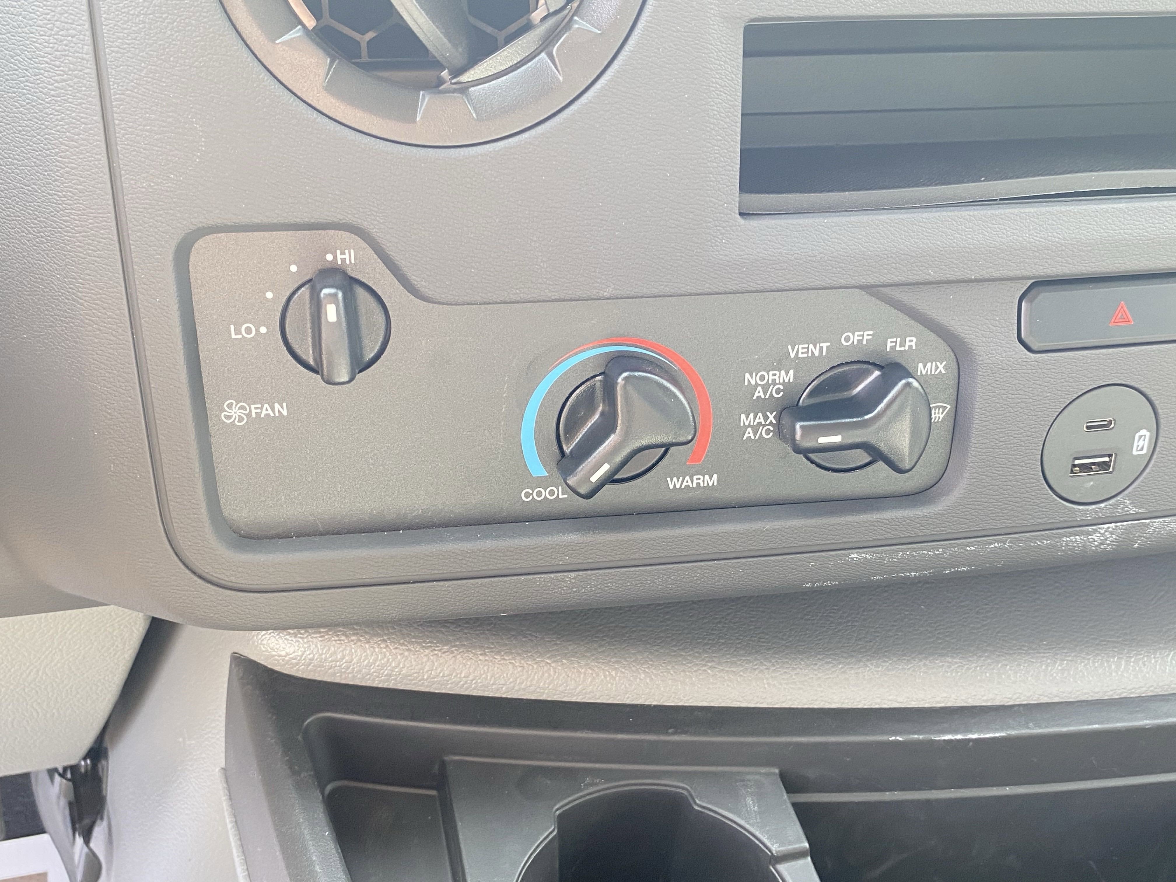 2026 Ford E-Series Cutaway E-350 SRW 138 WB