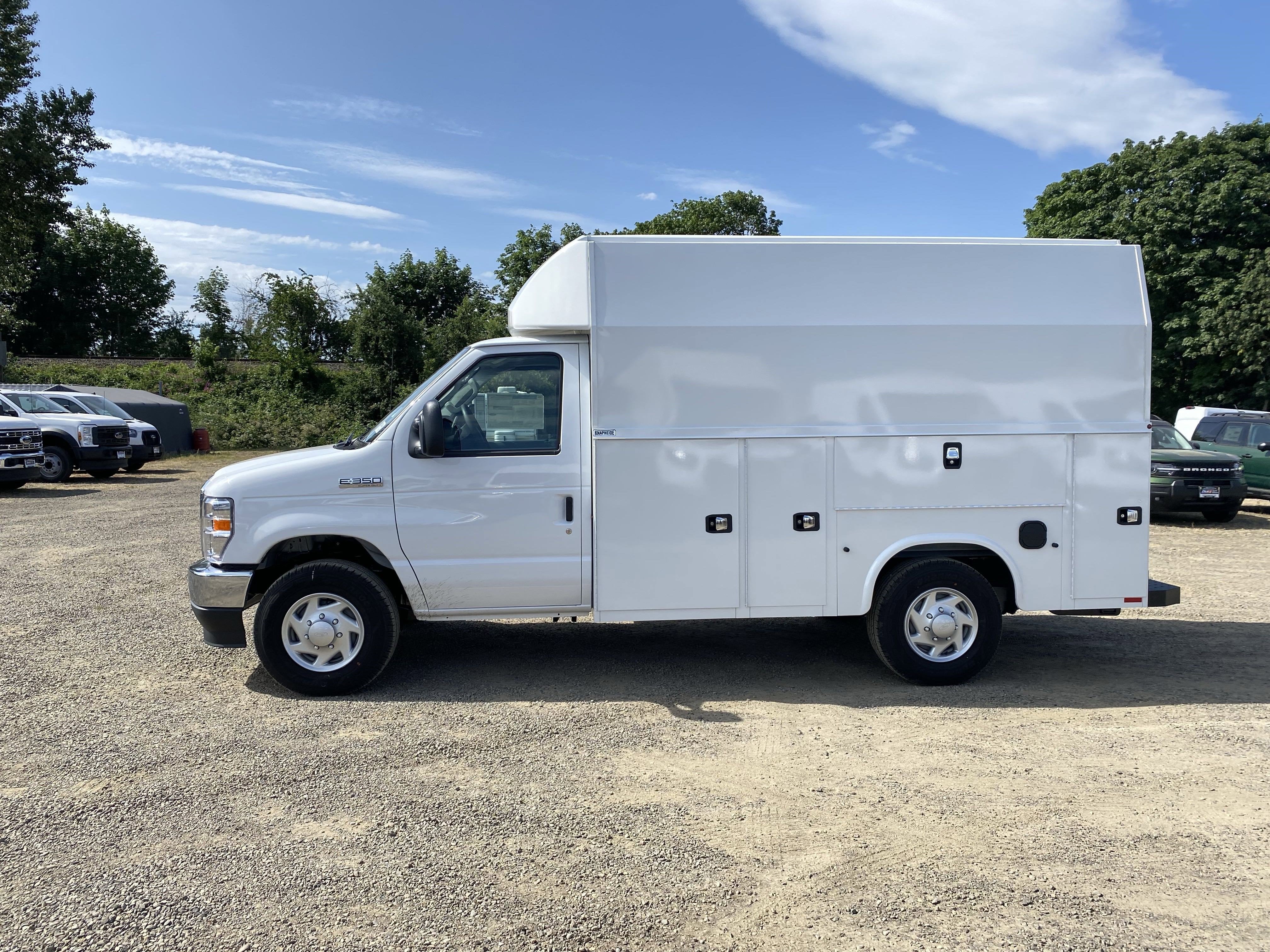 2026 Ford E-Series Cutaway E-350 SRW 138 WB