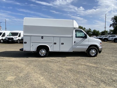 2026 Ford E-Series Cutaway E-350 SRW 138 WB