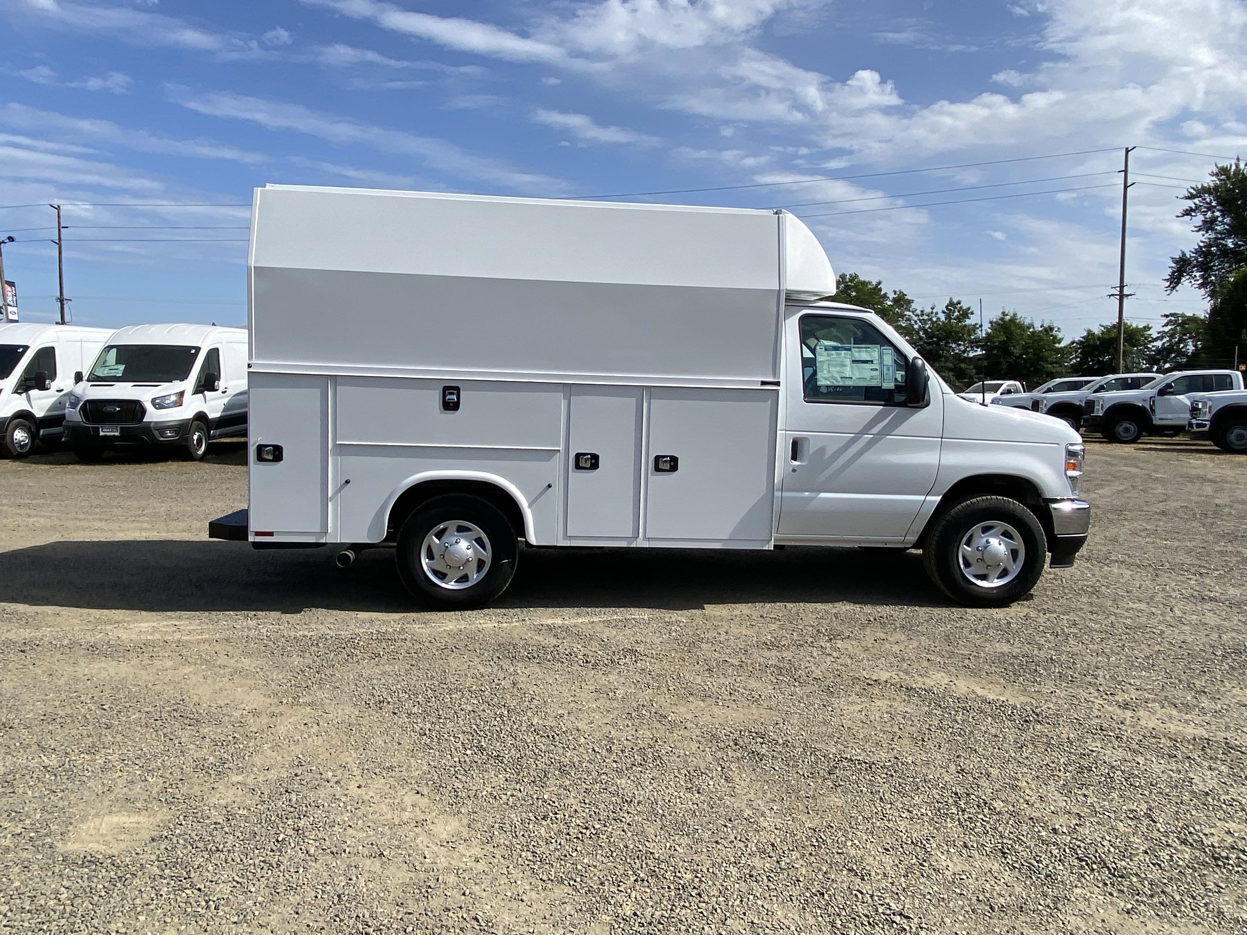 2026 Ford E-Series Cutaway E-350 SRW 138 WB
