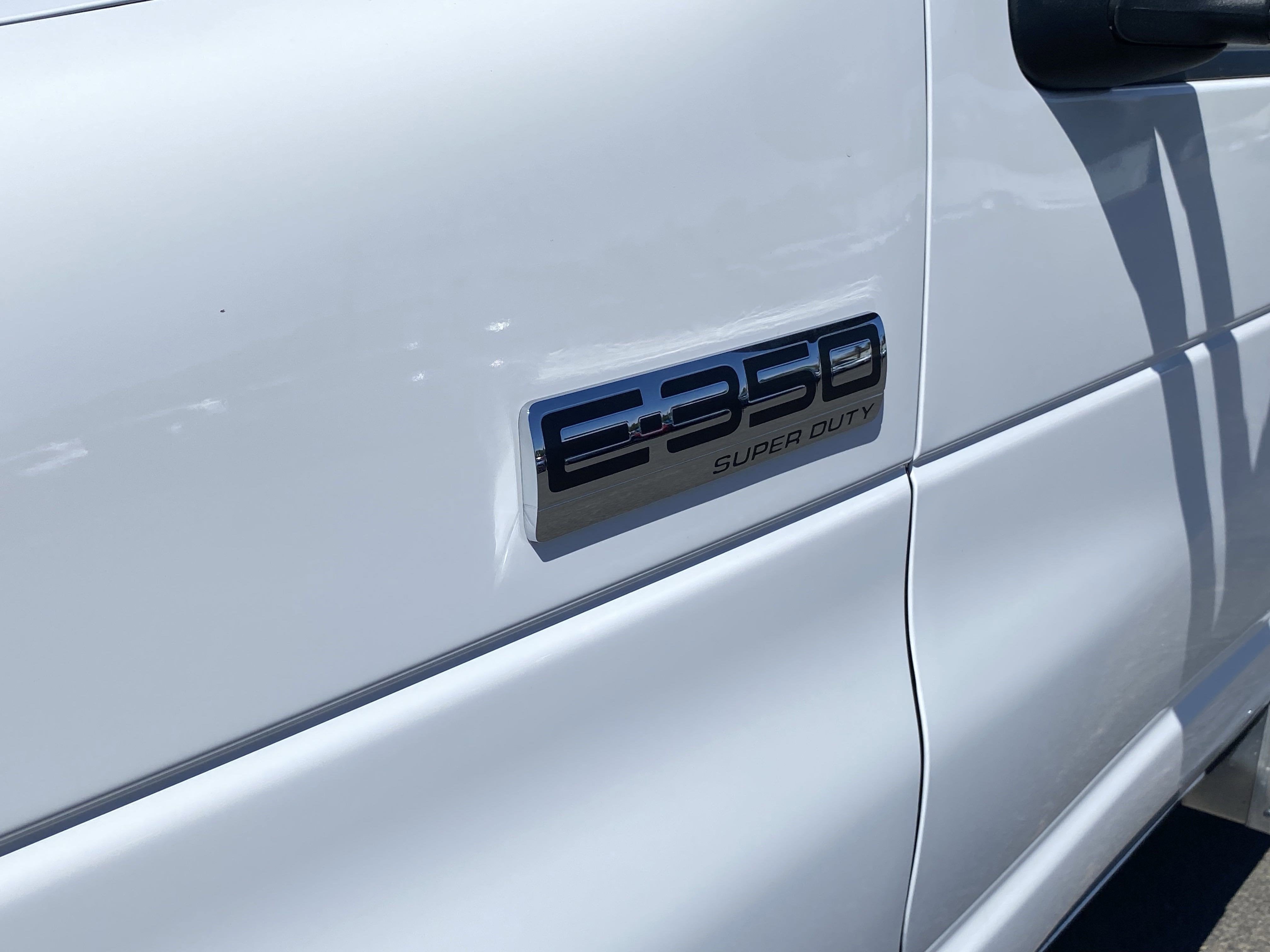 2025 Ford E-Series Cutaway E-350 SRW