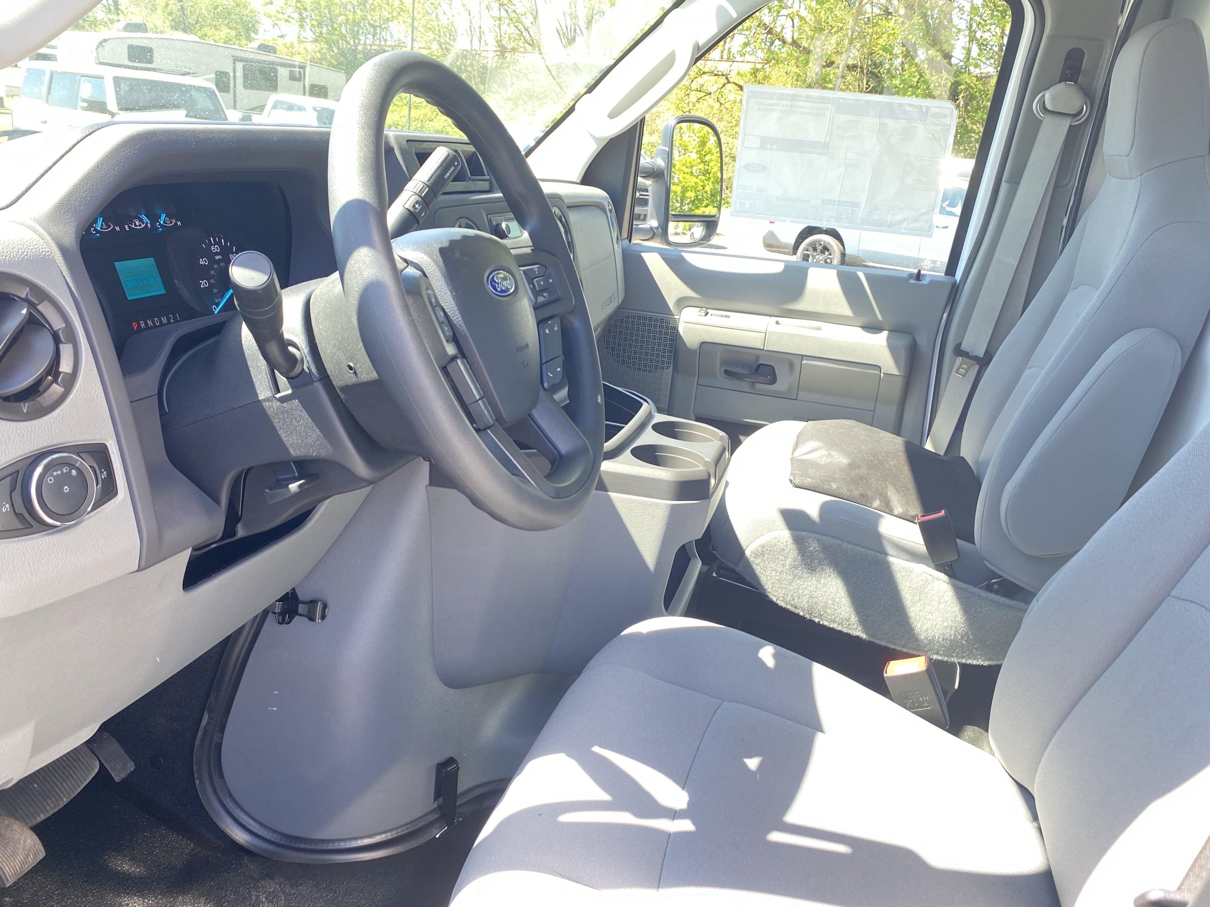 2025 Ford E-Series Cutaway E-350 SRW