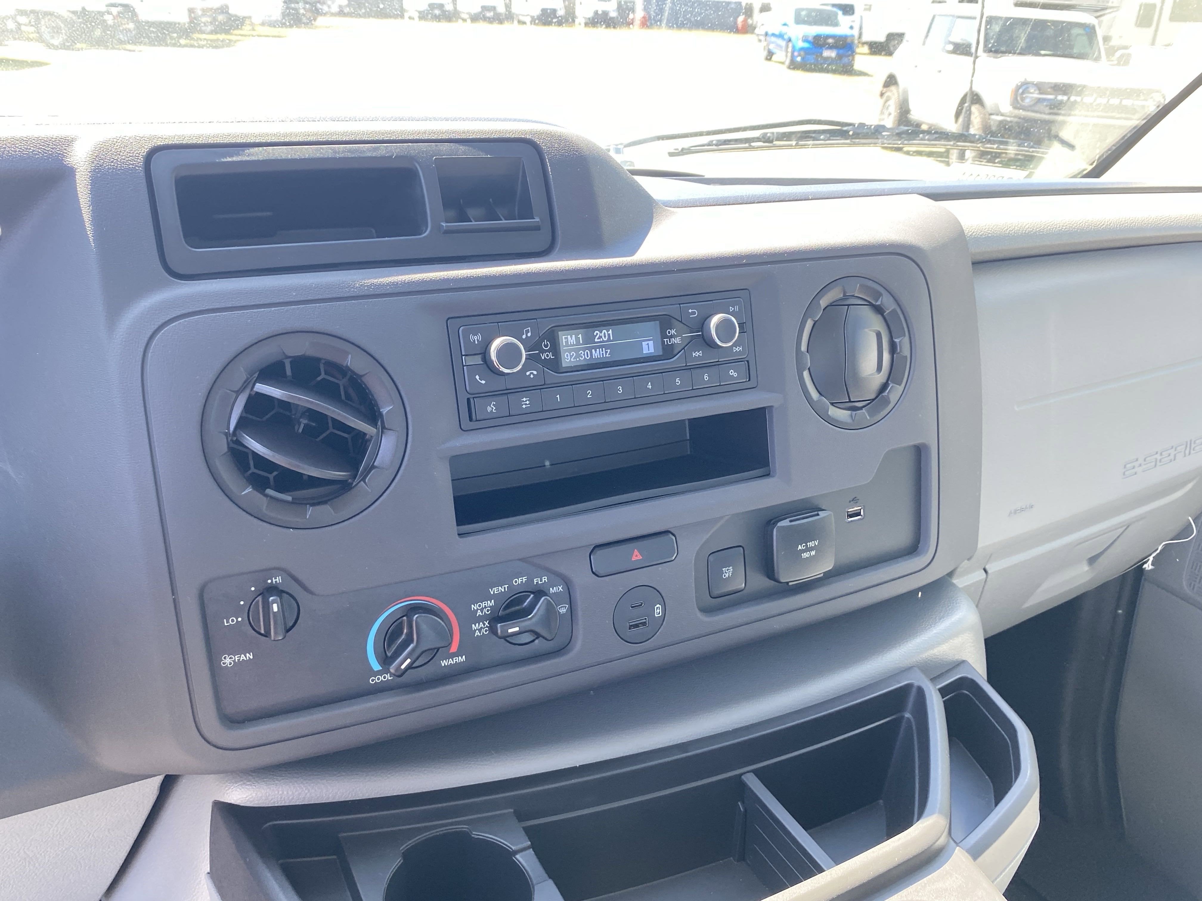 2025 Ford E-Series Cutaway E-350 SRW