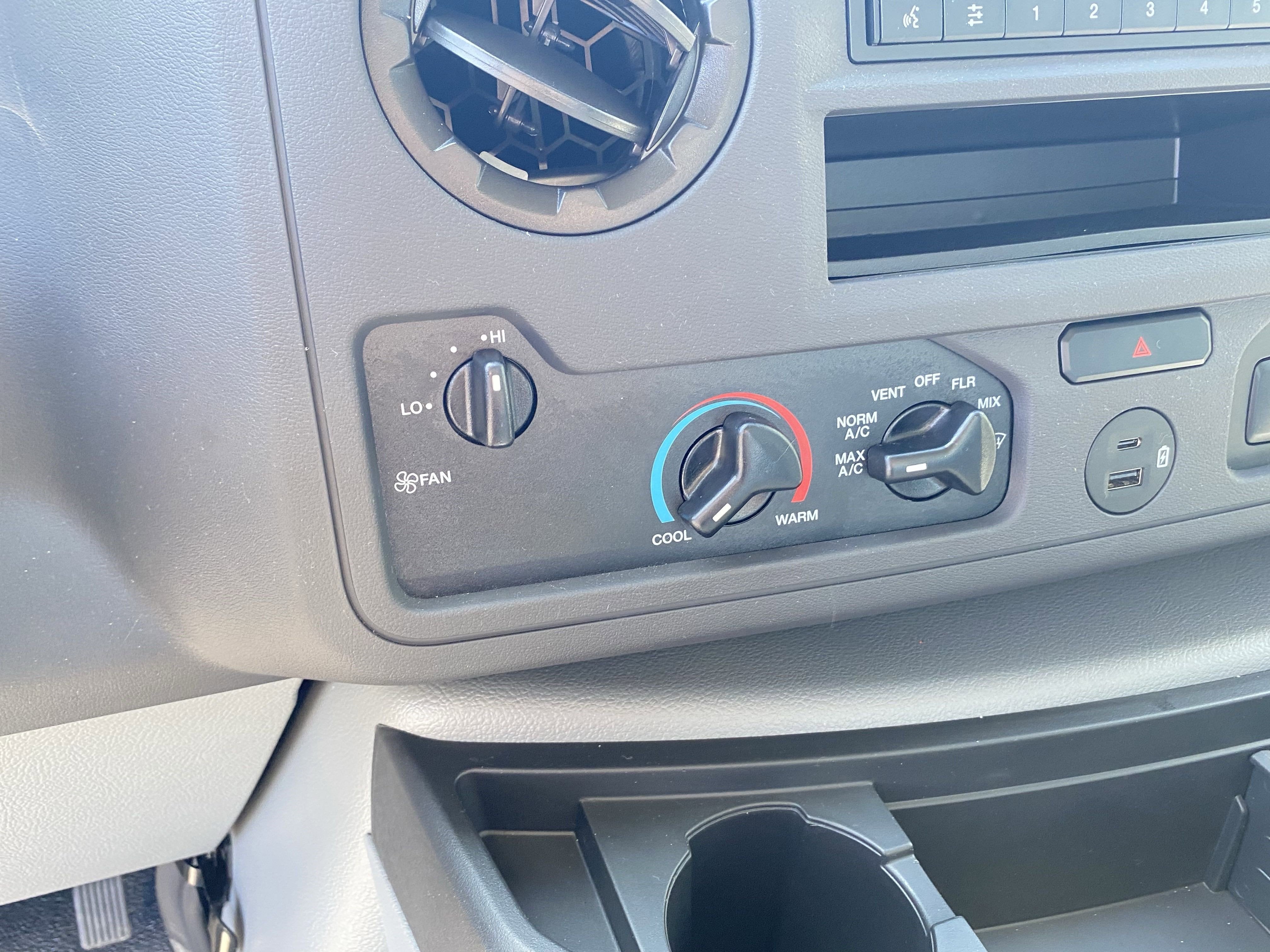 2025 Ford E-Series Cutaway E-350 SRW