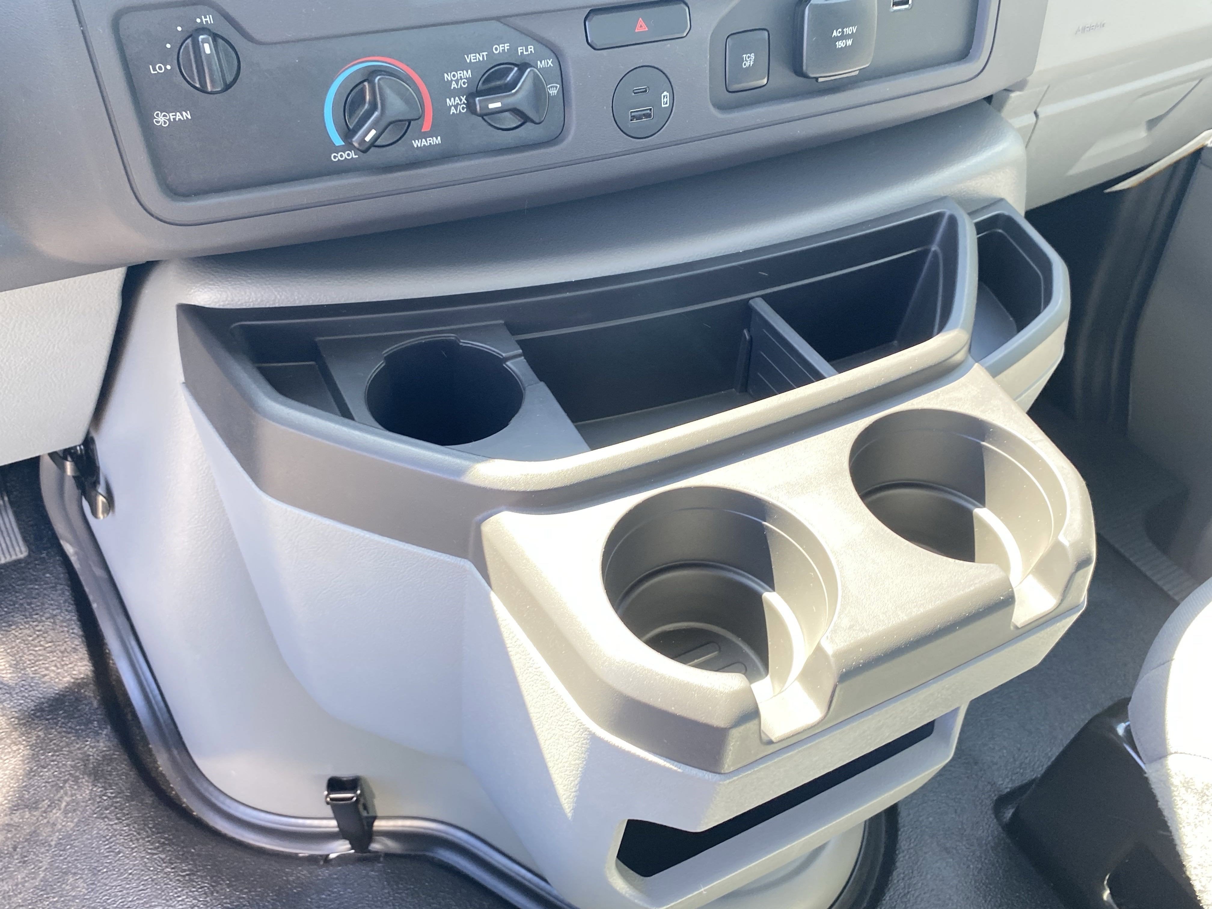 2025 Ford E-Series Cutaway E-350 SRW