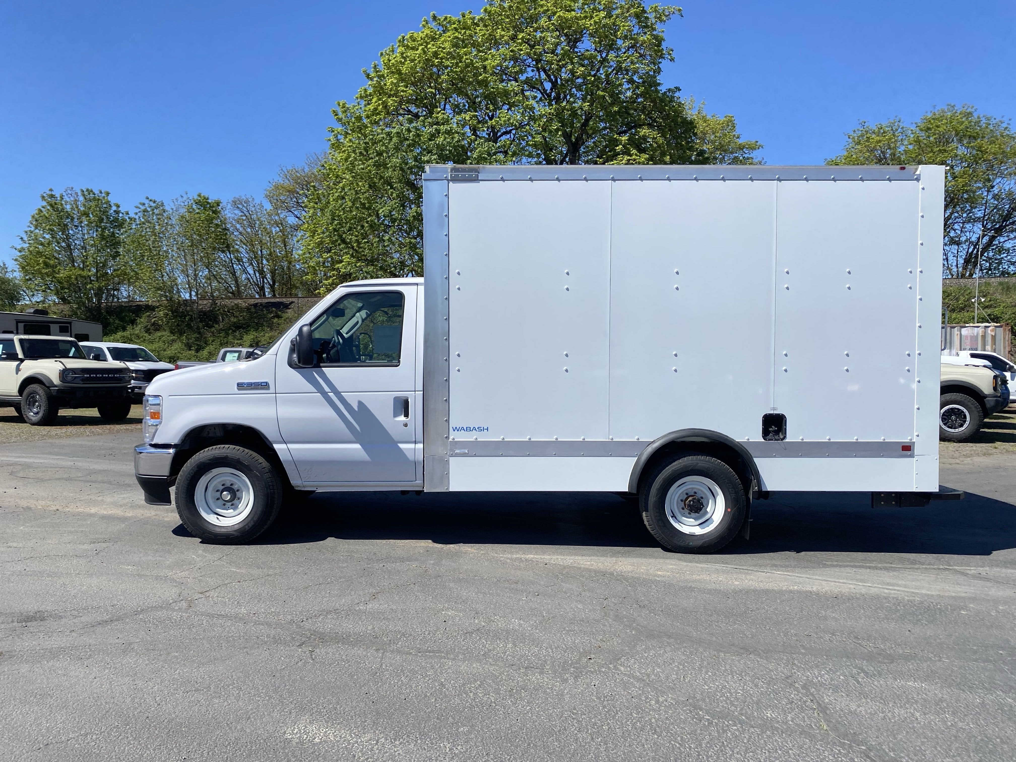 2025 Ford E-Series Cutaway E-350 SRW