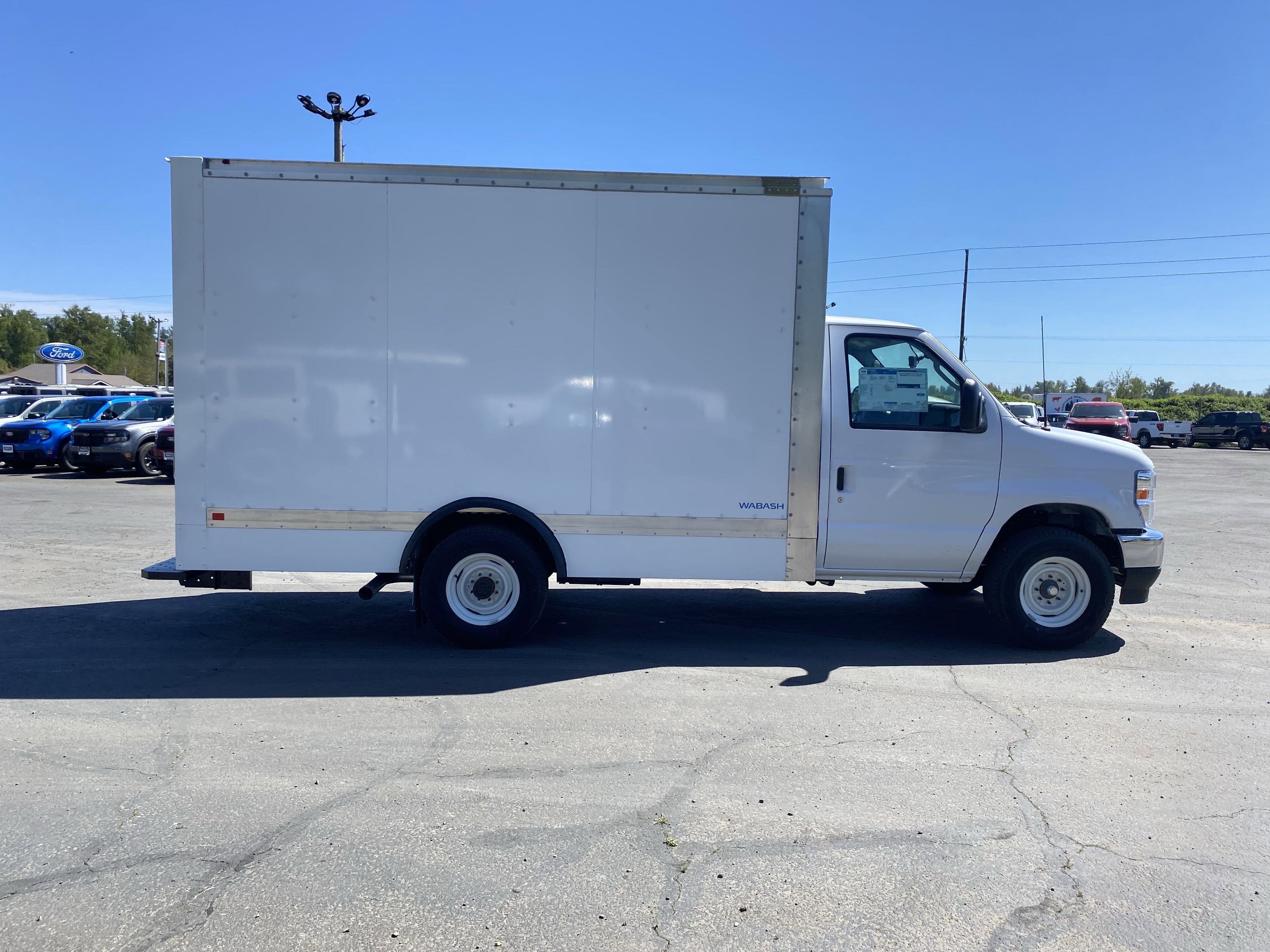 2025 Ford E-Series Cutaway E-350 SRW