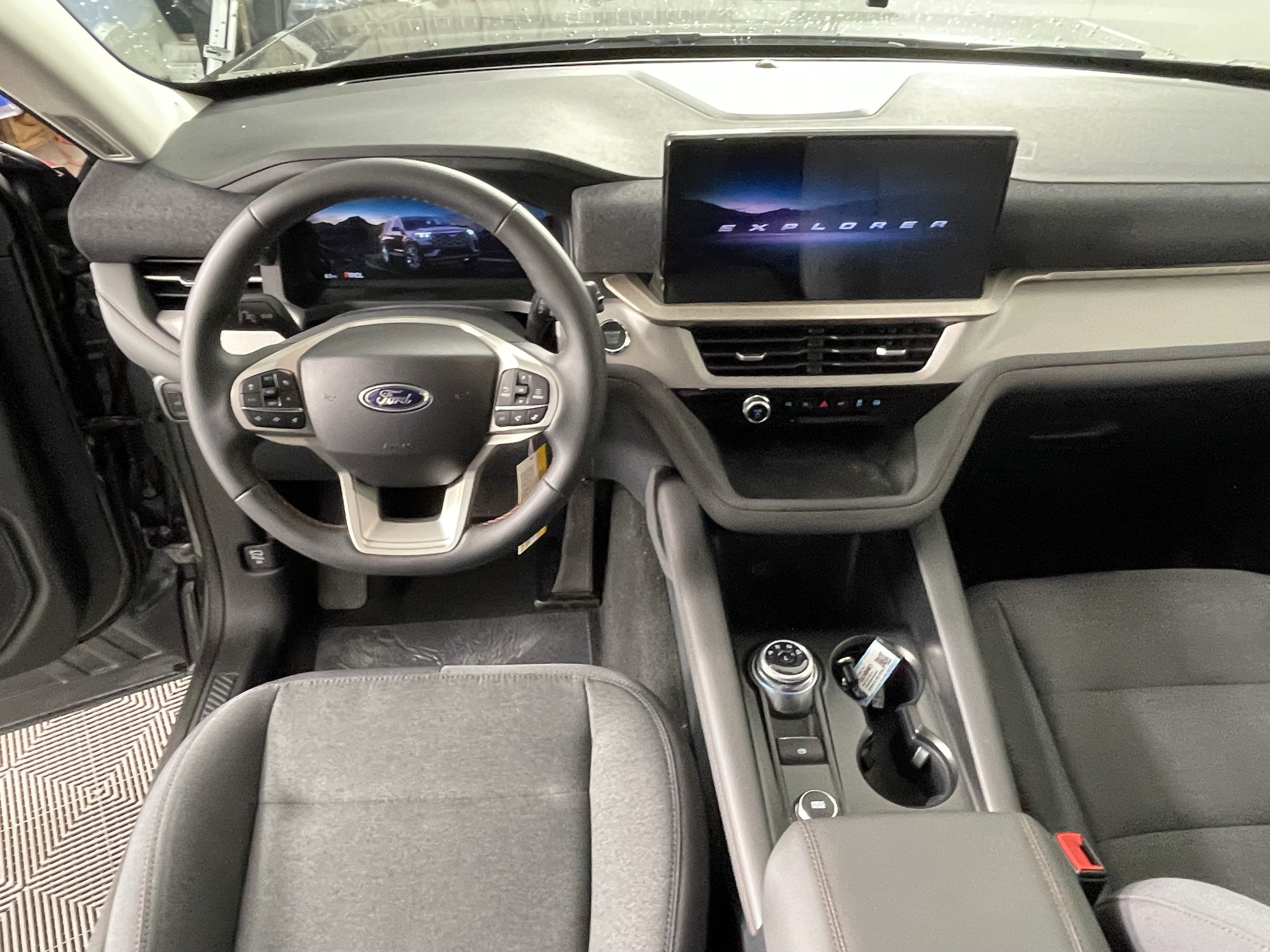 2026 Ford Explorer Active w/100A Pkg 4WD