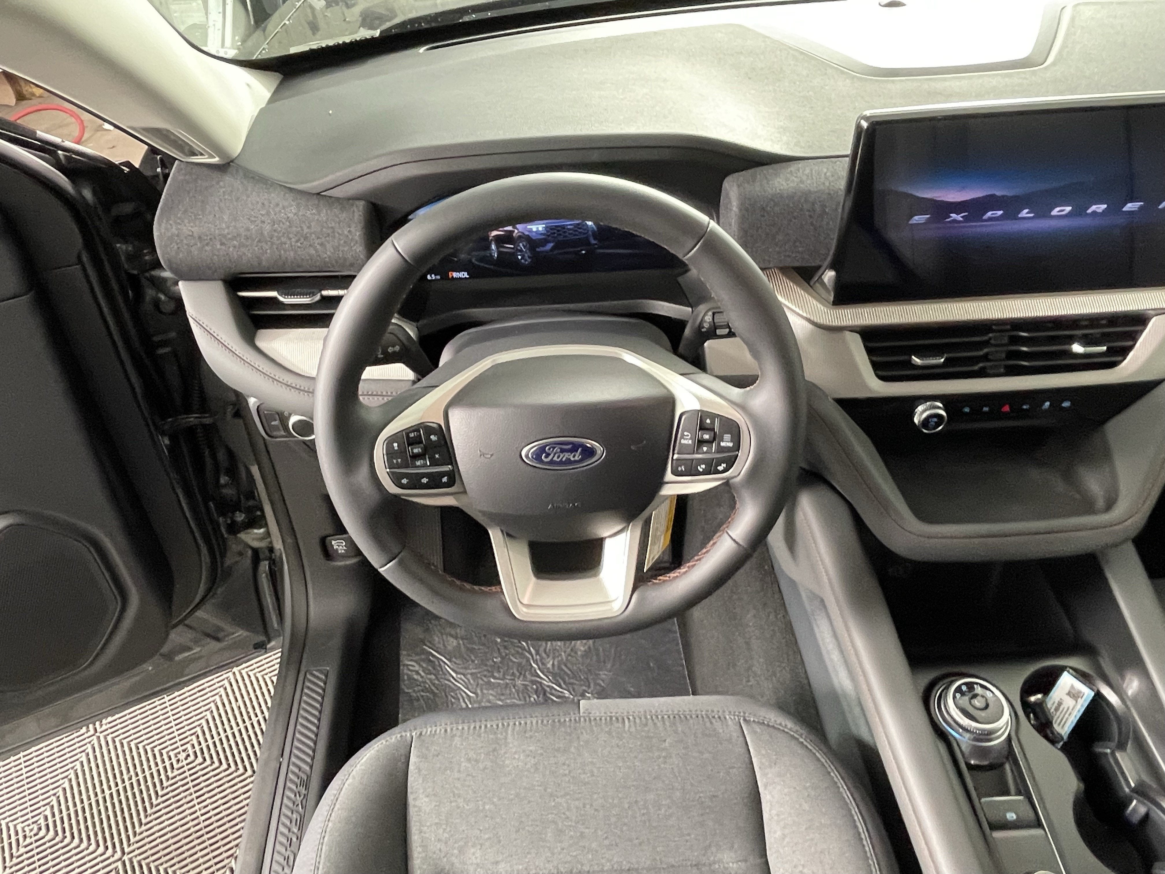 2026 Ford Explorer Active w/100A Pkg 4WD