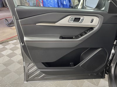 2026 Ford Explorer Active w/100A Pkg 4WD
