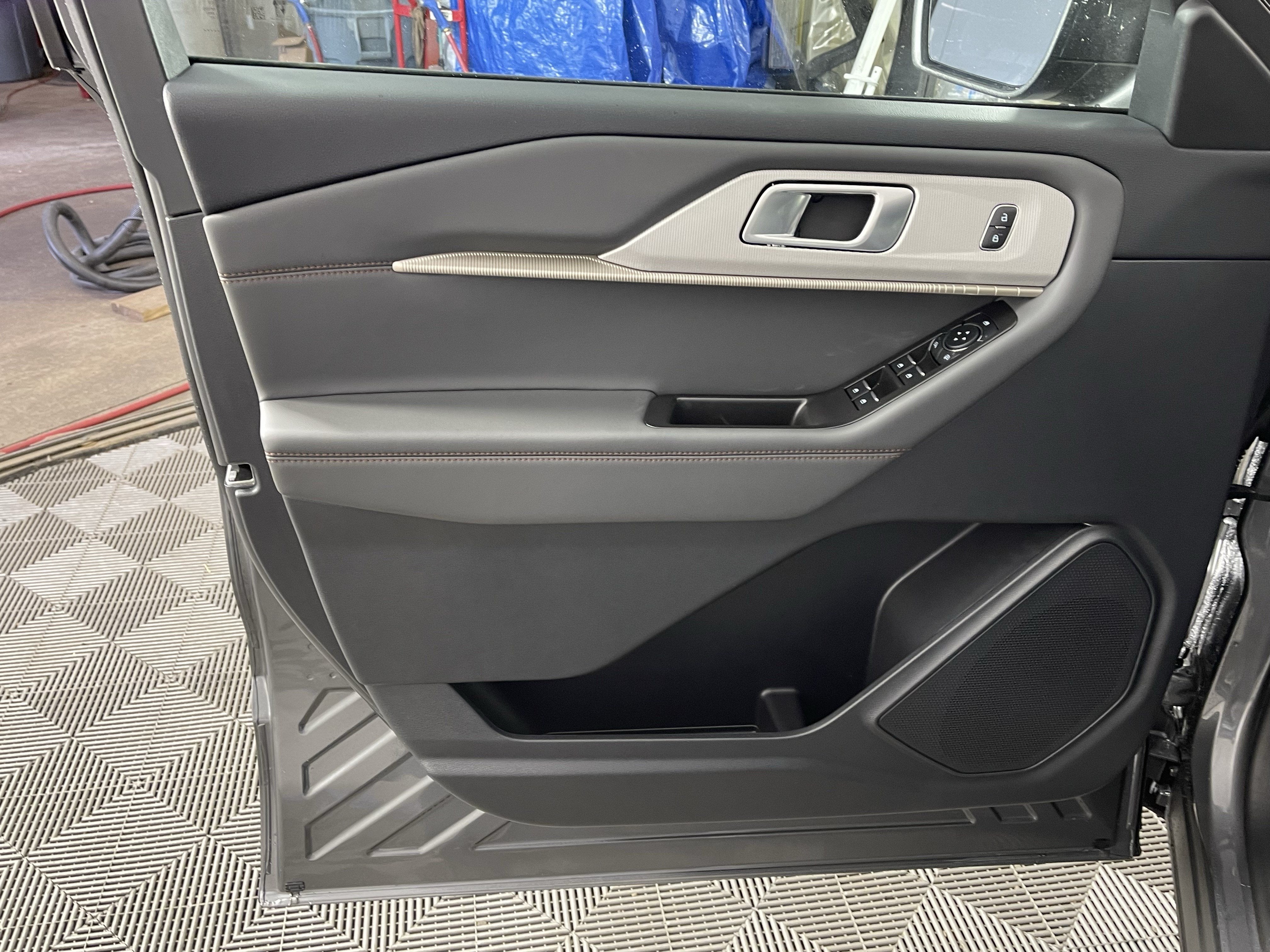 2026 Ford Explorer Active w/100A Pkg 4WD