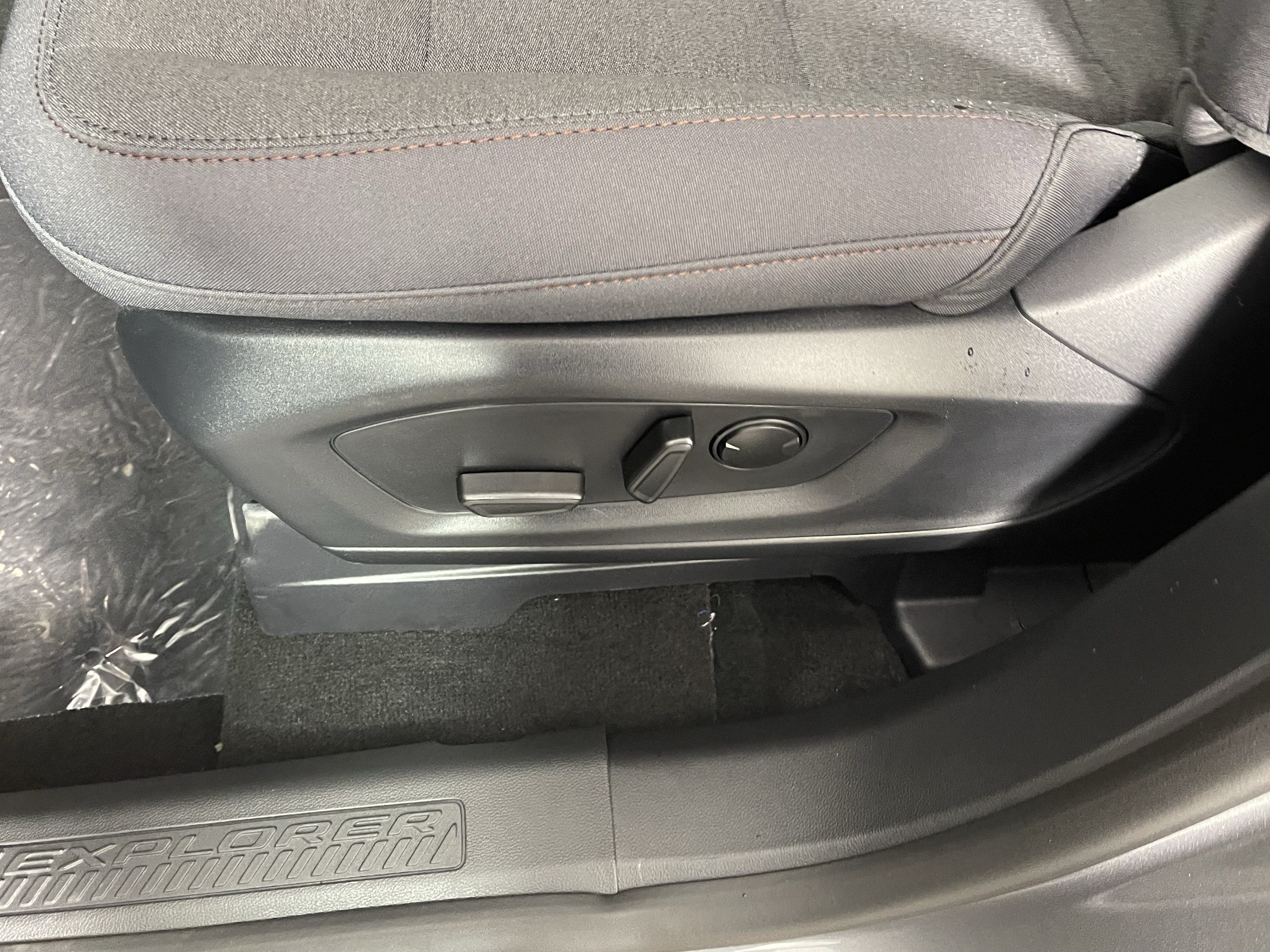 2026 Ford Explorer Active w/100A Pkg 4WD