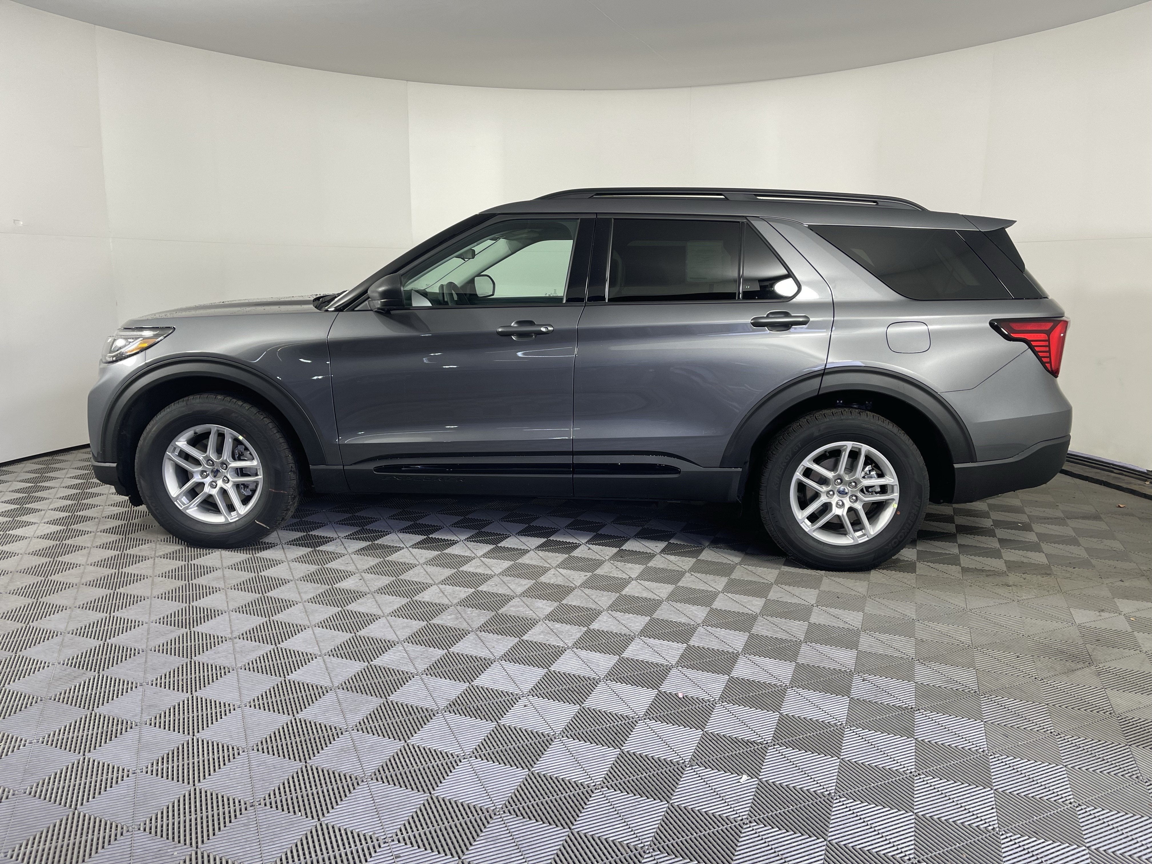 2026 Ford Explorer Active w/100A Pkg 4WD