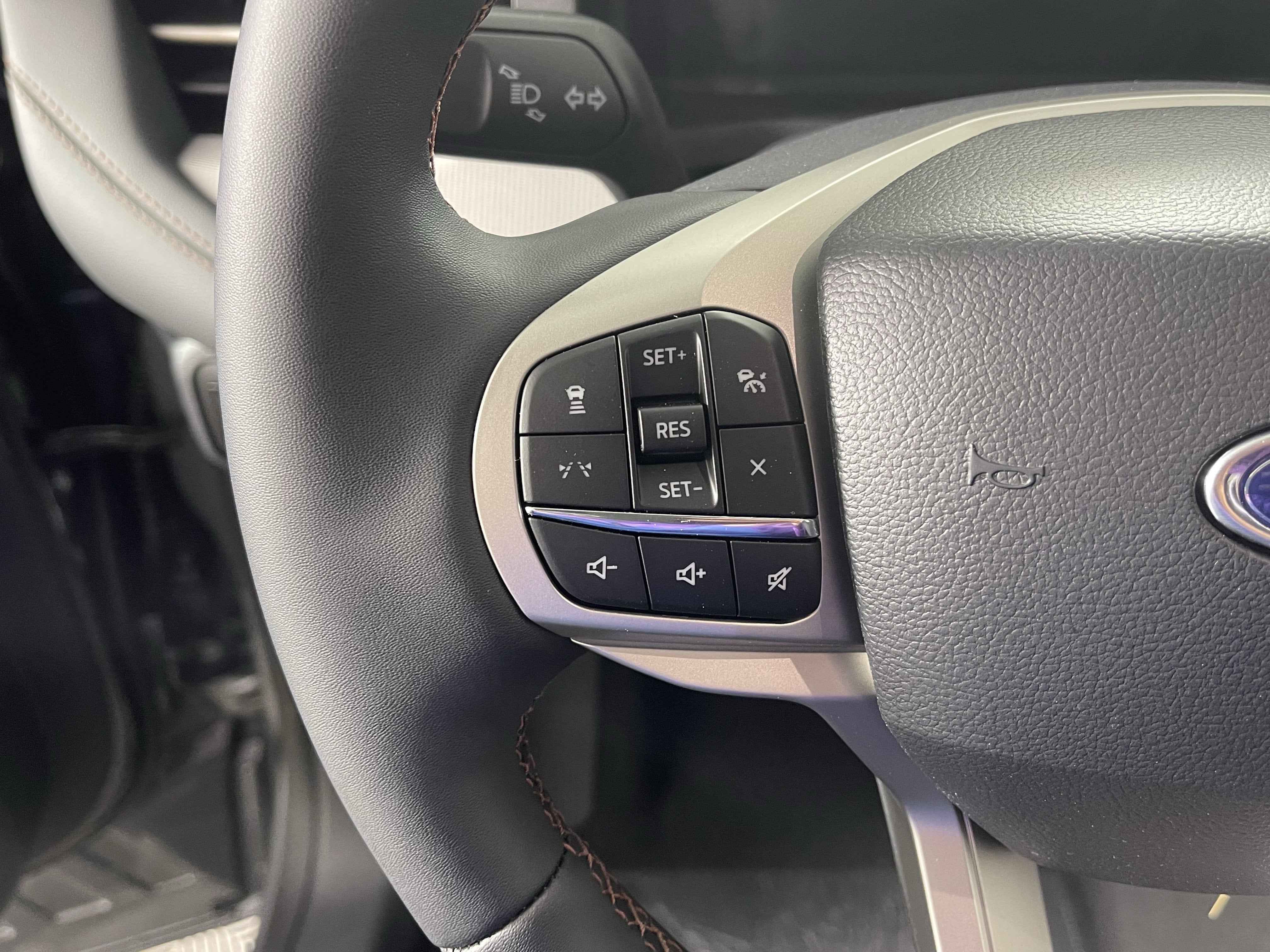 2026 Ford Explorer Active w/100A Pkg 4WD