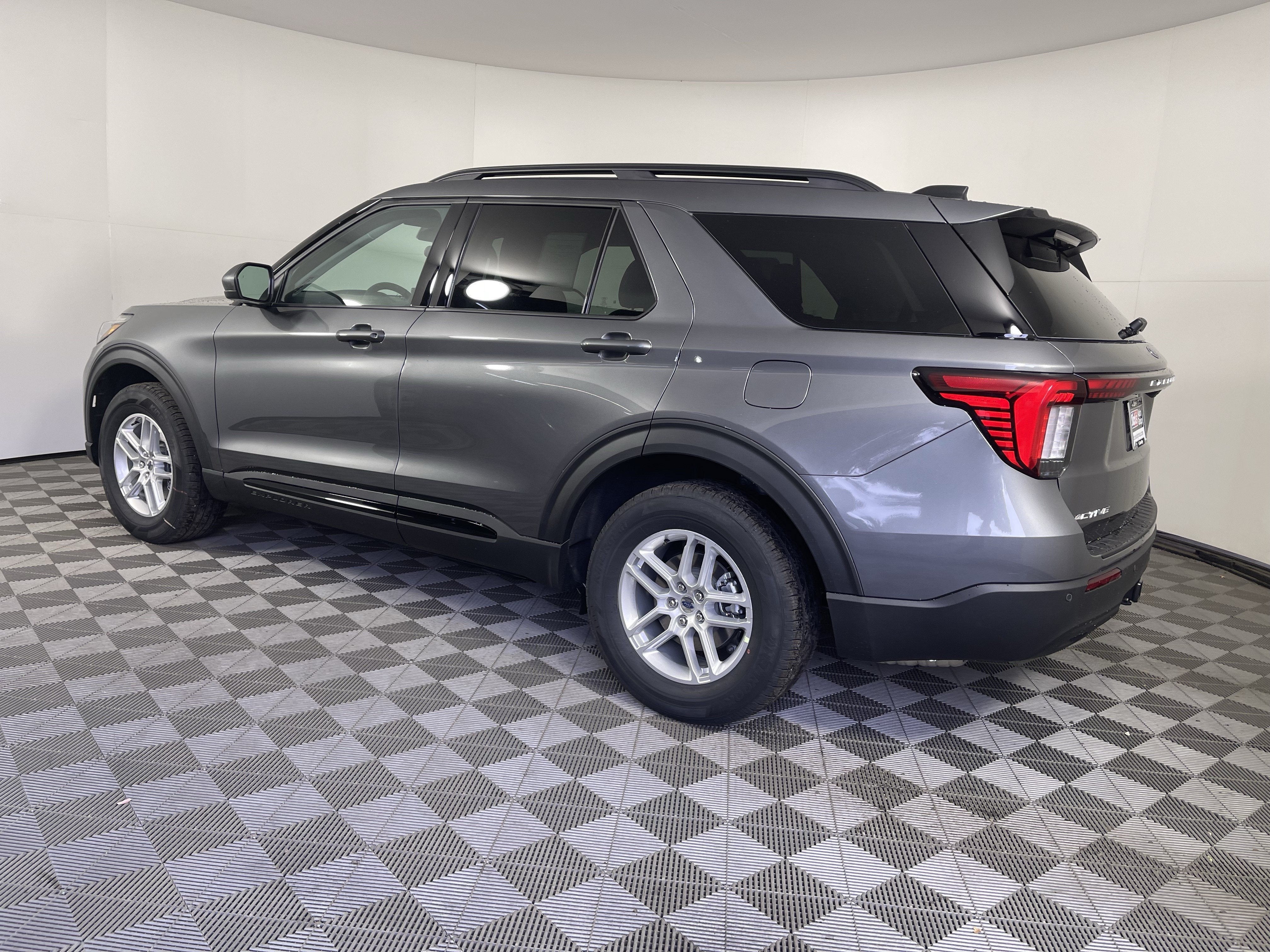 2026 Ford Explorer Active w/100A Pkg 4WD