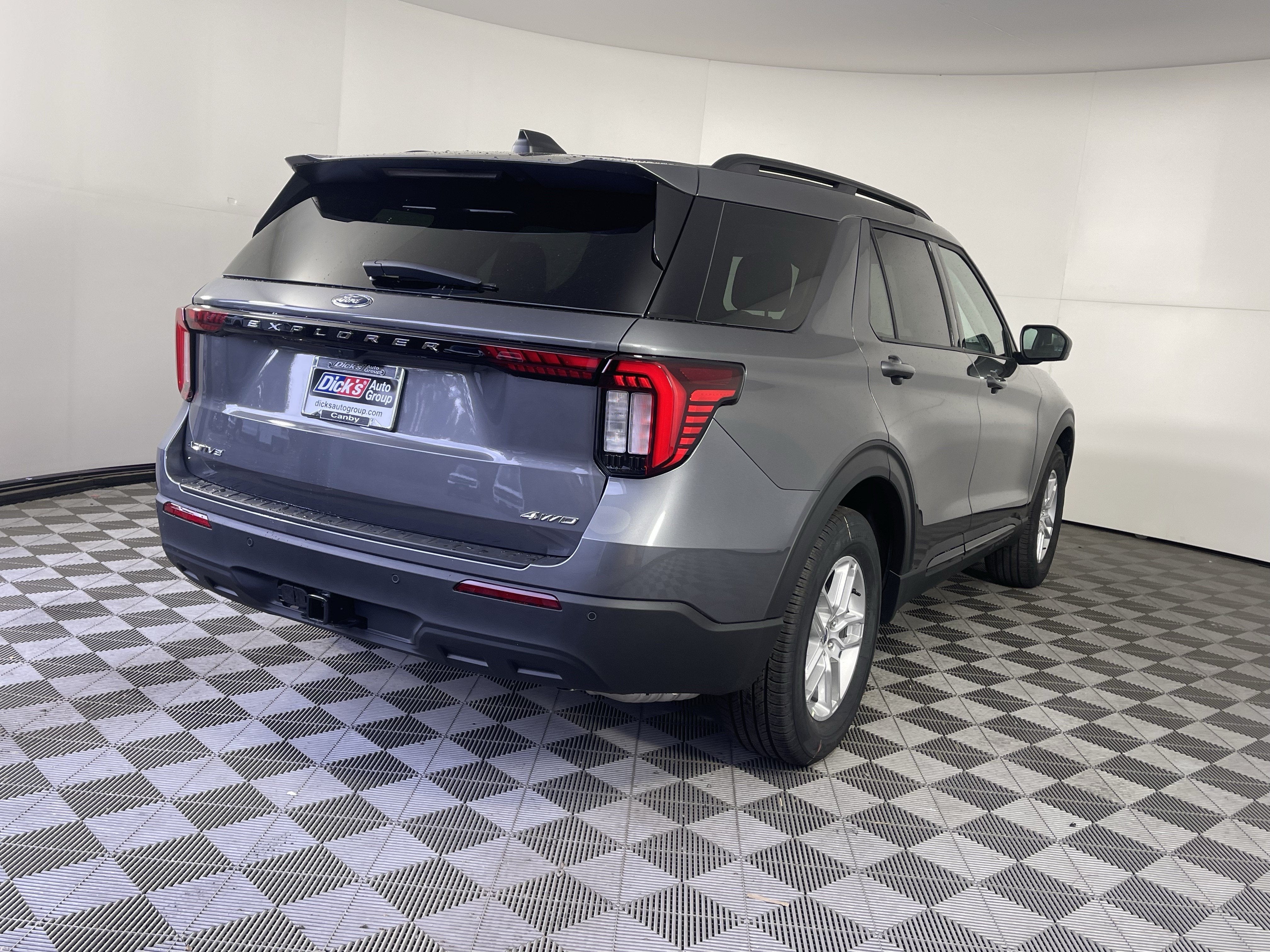 2026 Ford Explorer Active w/100A Pkg 4WD