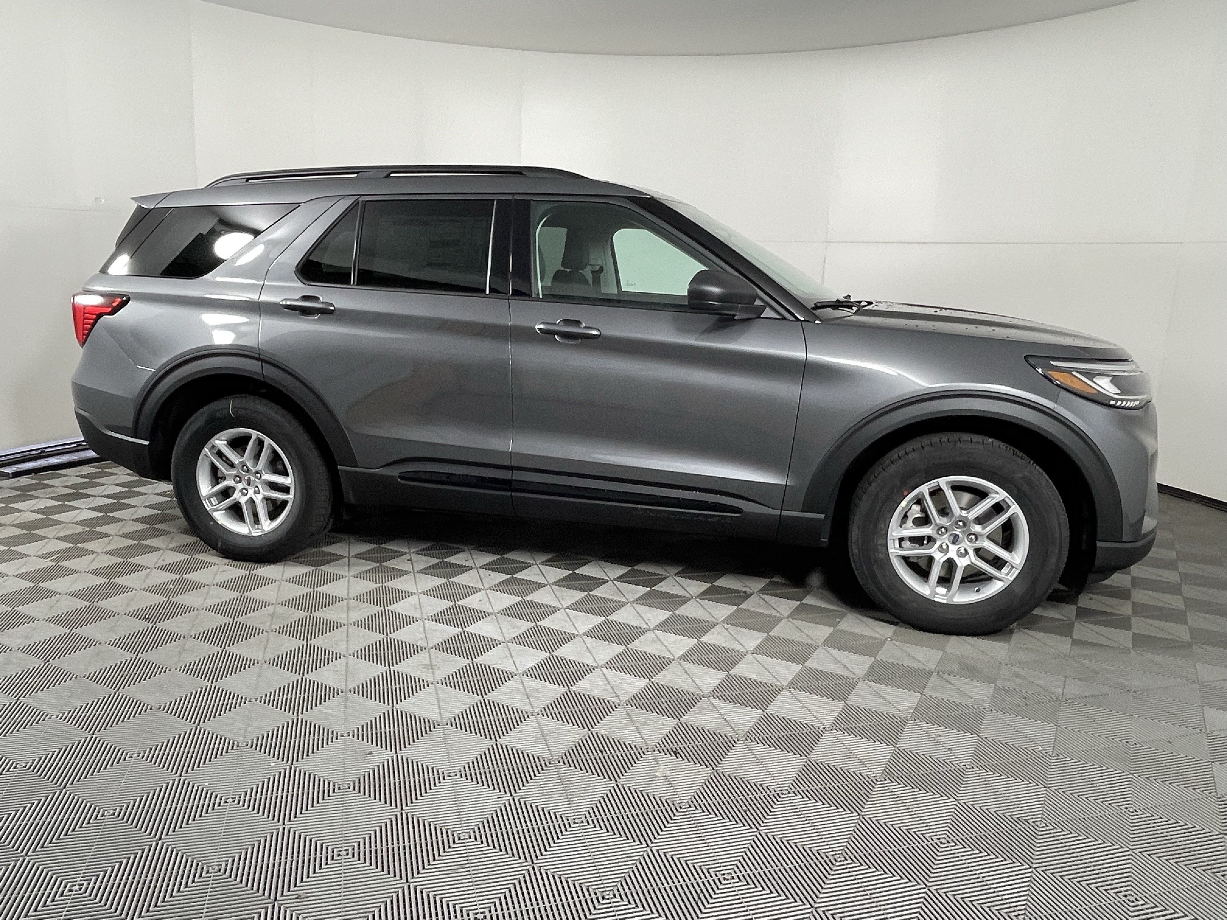 2026 Ford Explorer Active w/100A Pkg 4WD