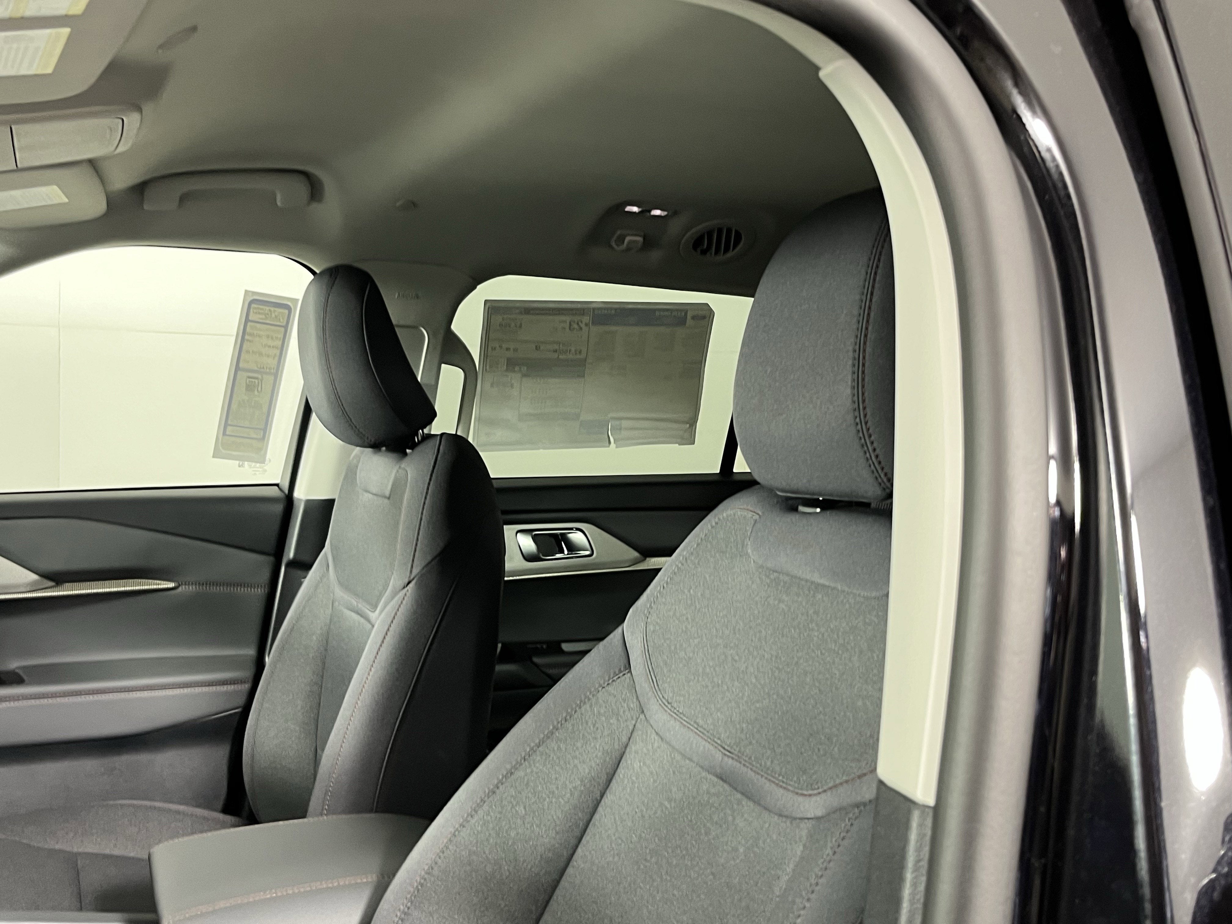 2026 Ford Explorer Active w/100A Pkg 4WD