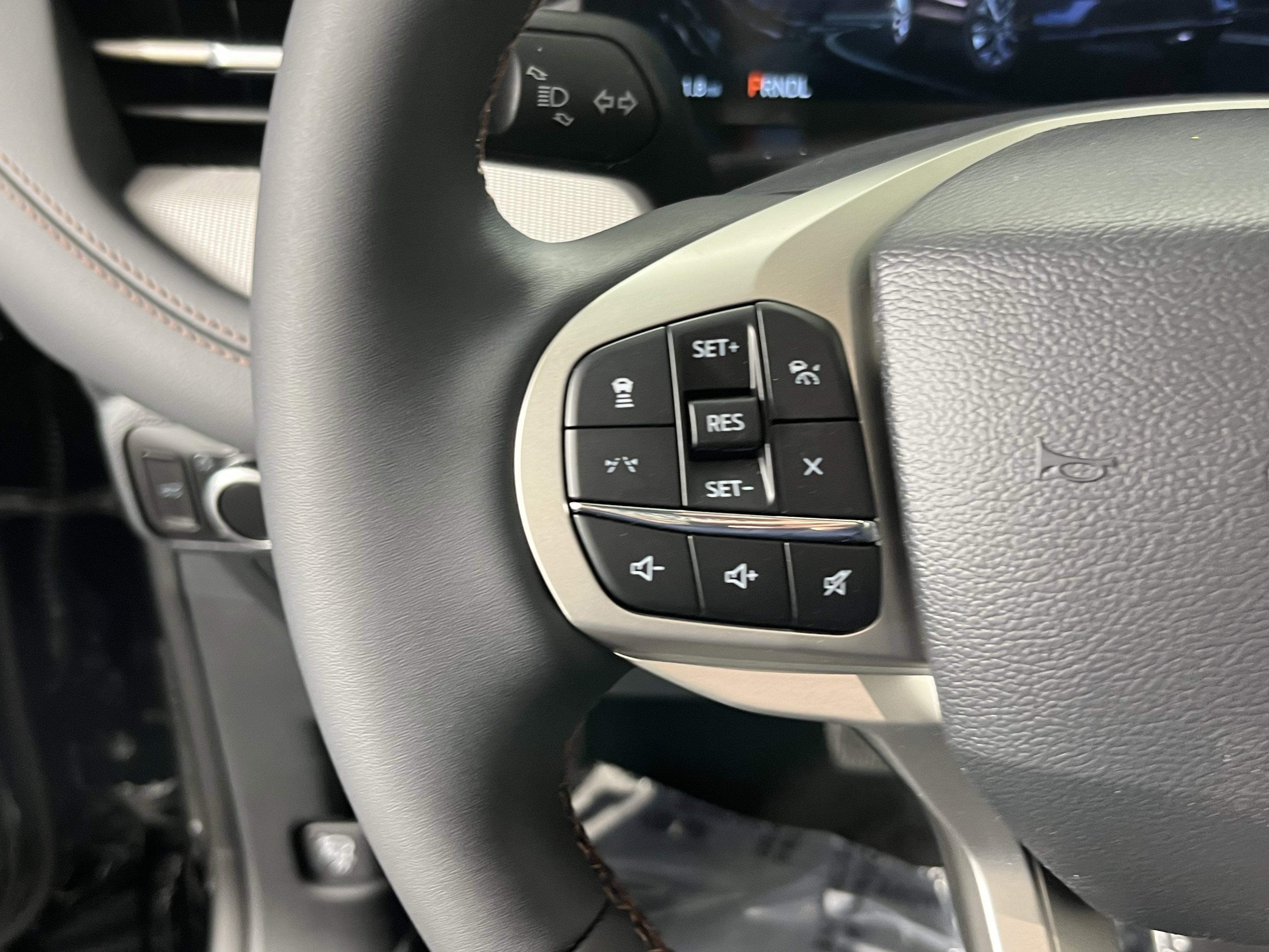 2026 Ford Explorer Active w/100A Pkg 4WD