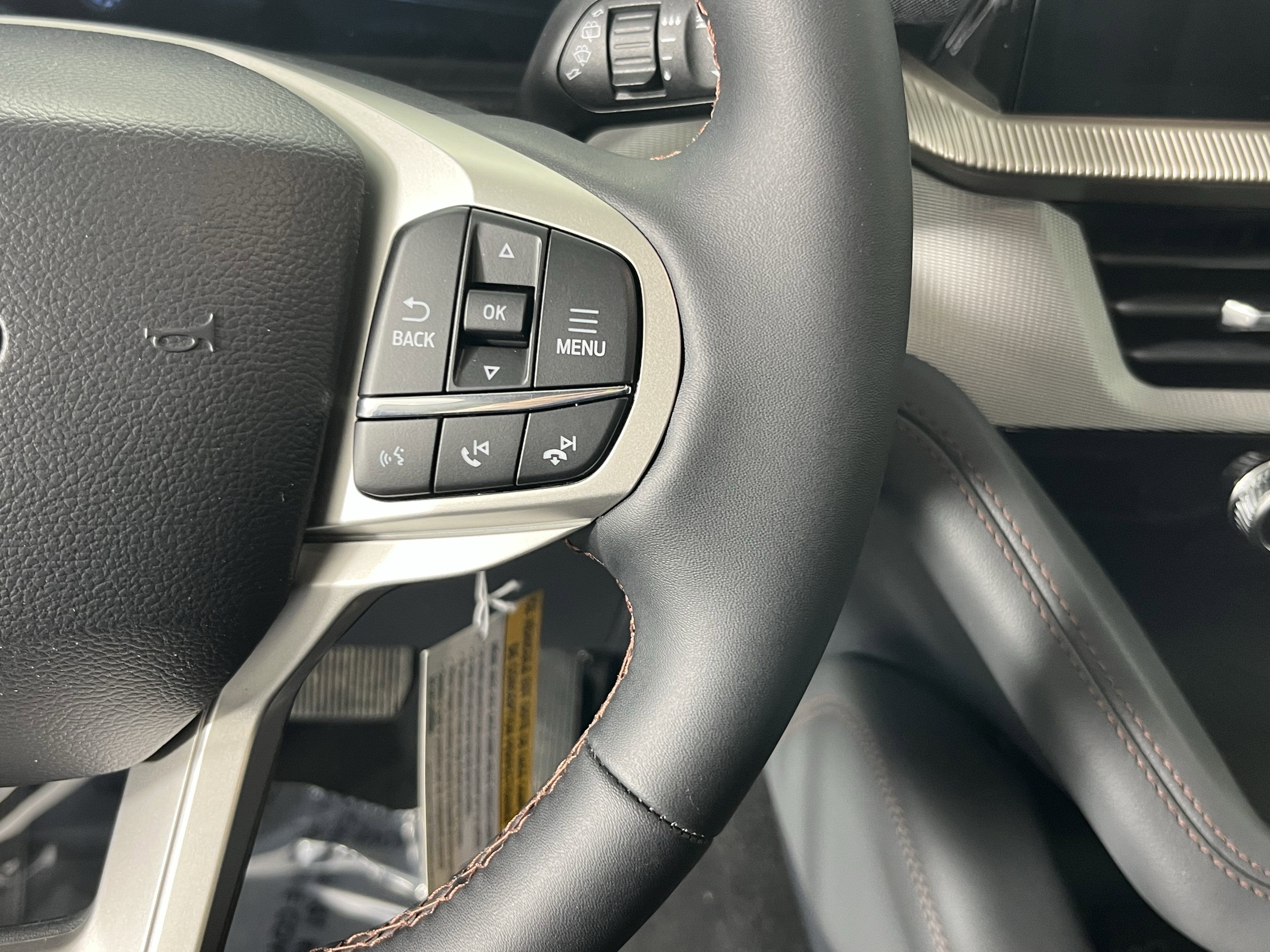 2026 Ford Explorer Active w/100A Pkg 4WD