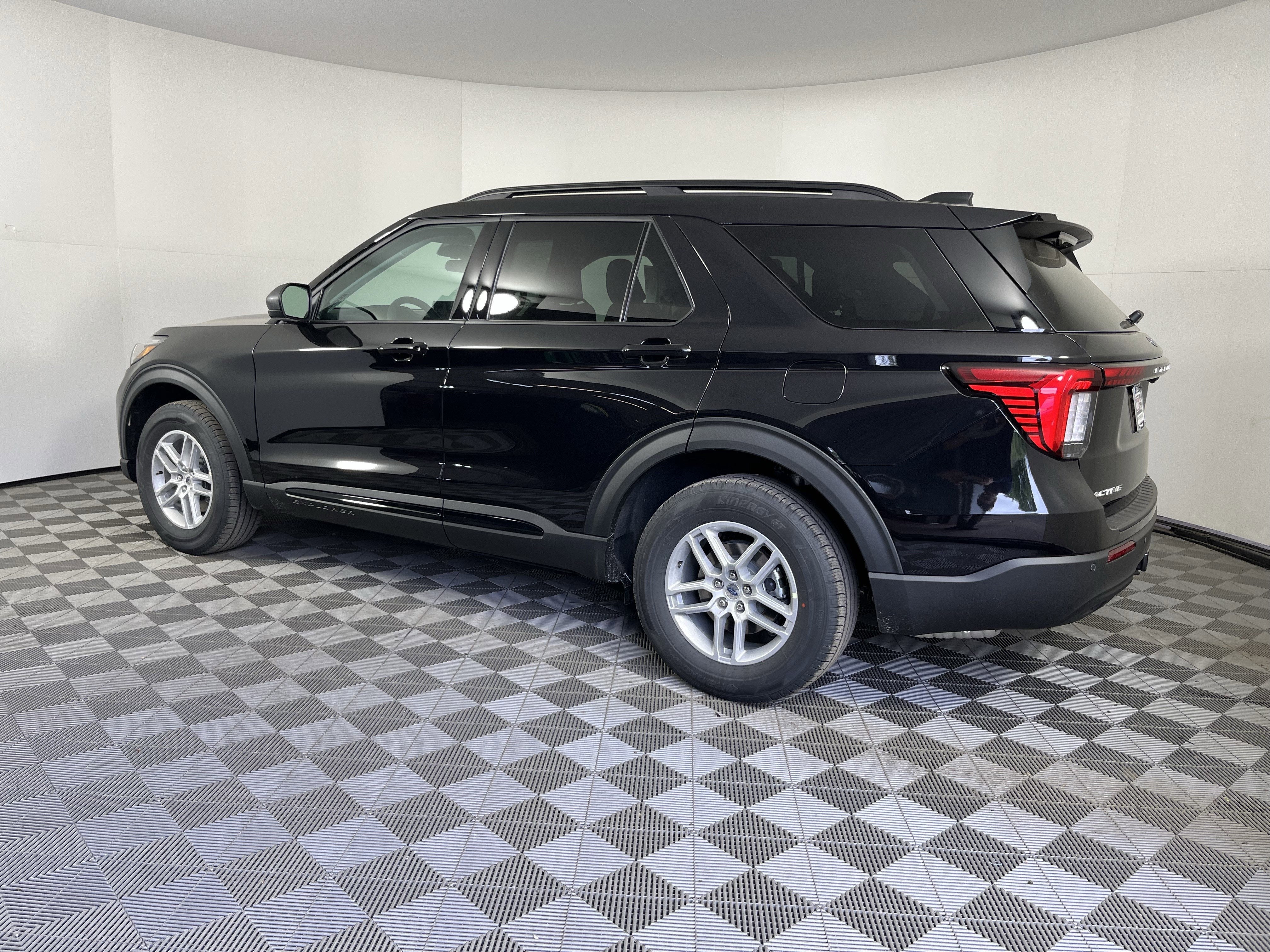 2026 Ford Explorer Active w/100A Pkg 4WD