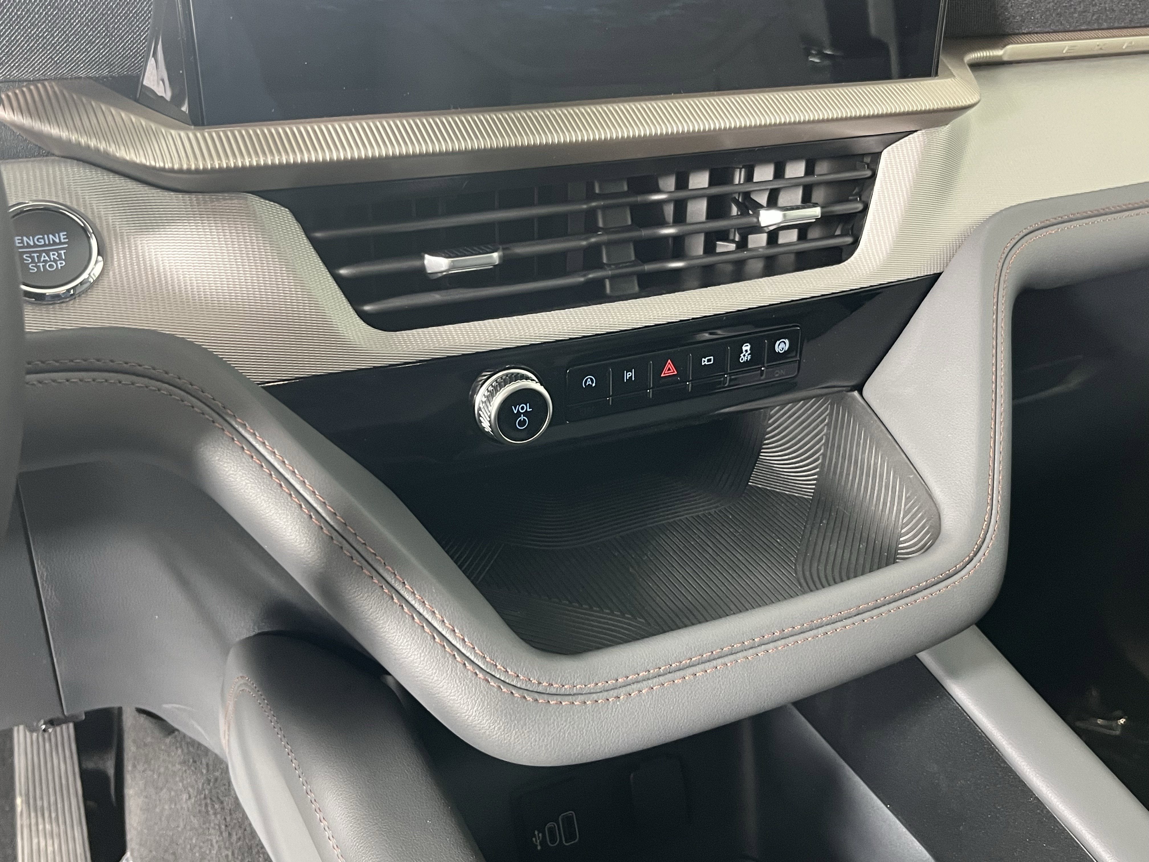 2026 Ford Explorer Active w/100A Pkg 4WD
