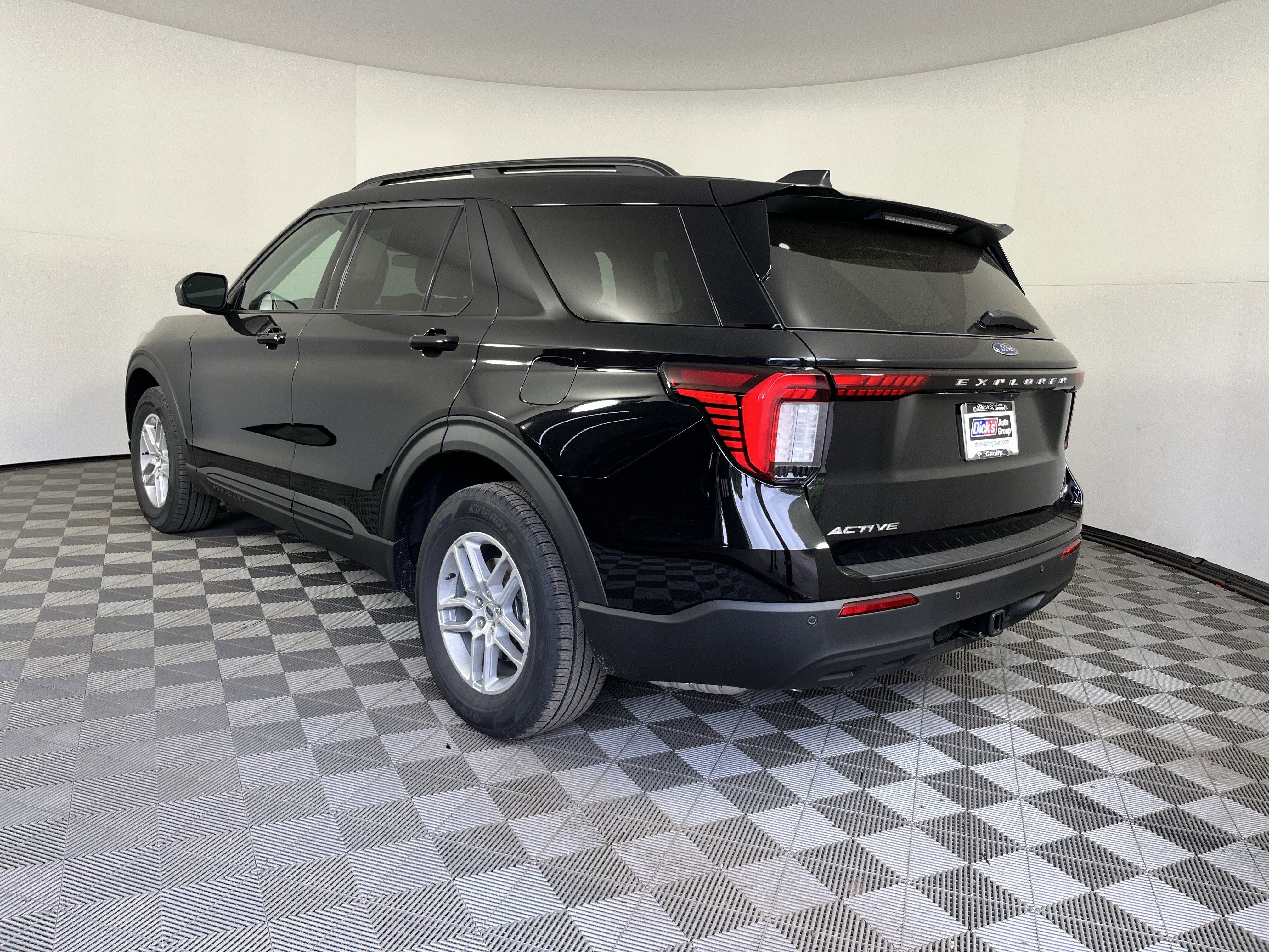 2026 Ford Explorer Active w/100A Pkg 4WD