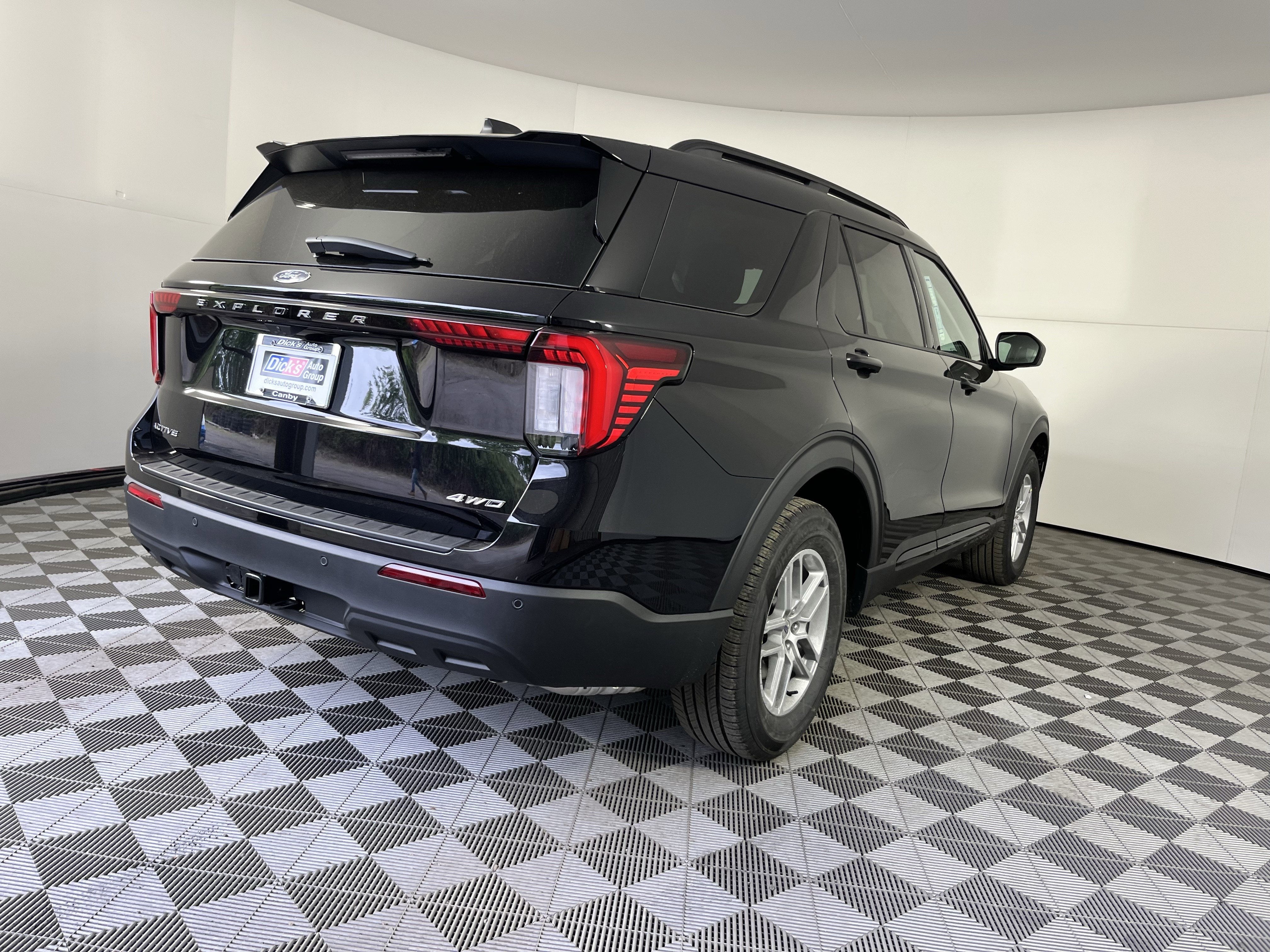 2026 Ford Explorer Active w/100A Pkg 4WD