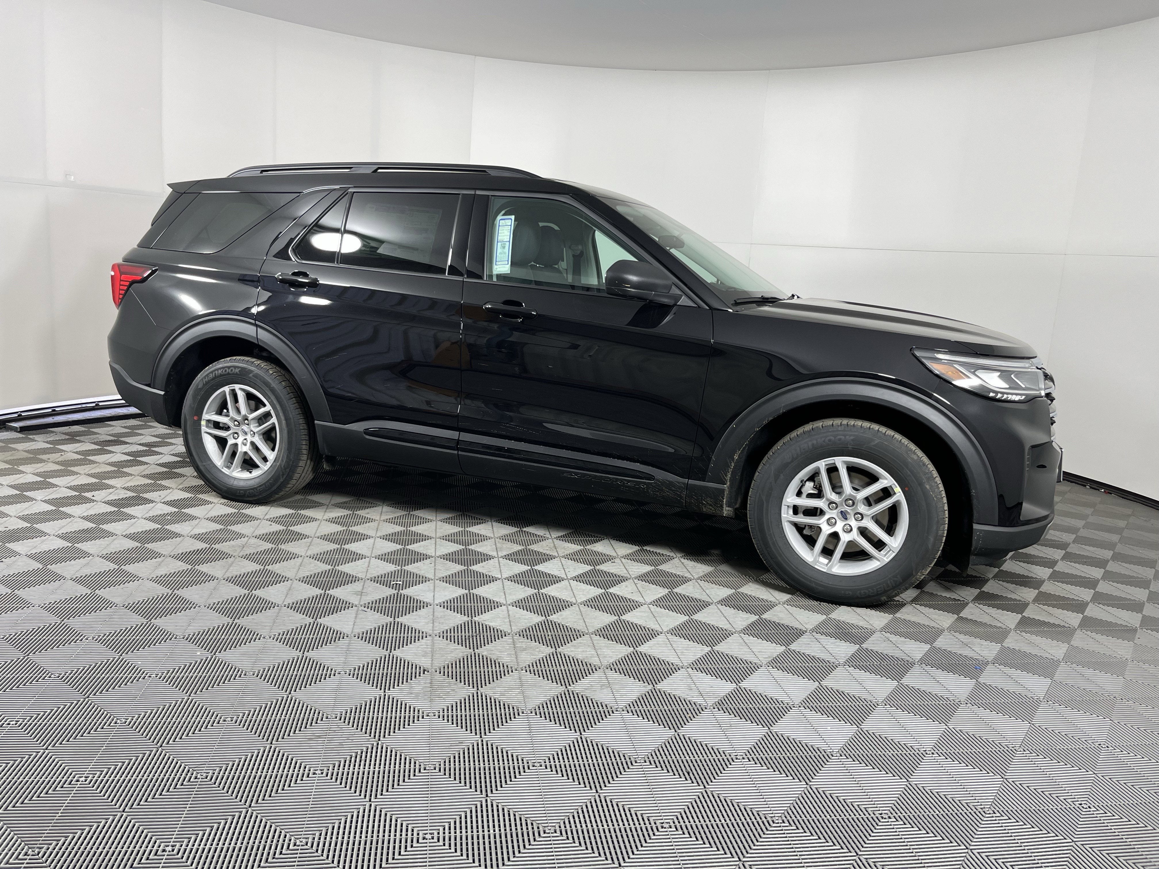 2026 Ford Explorer Active w/100A Pkg 4WD