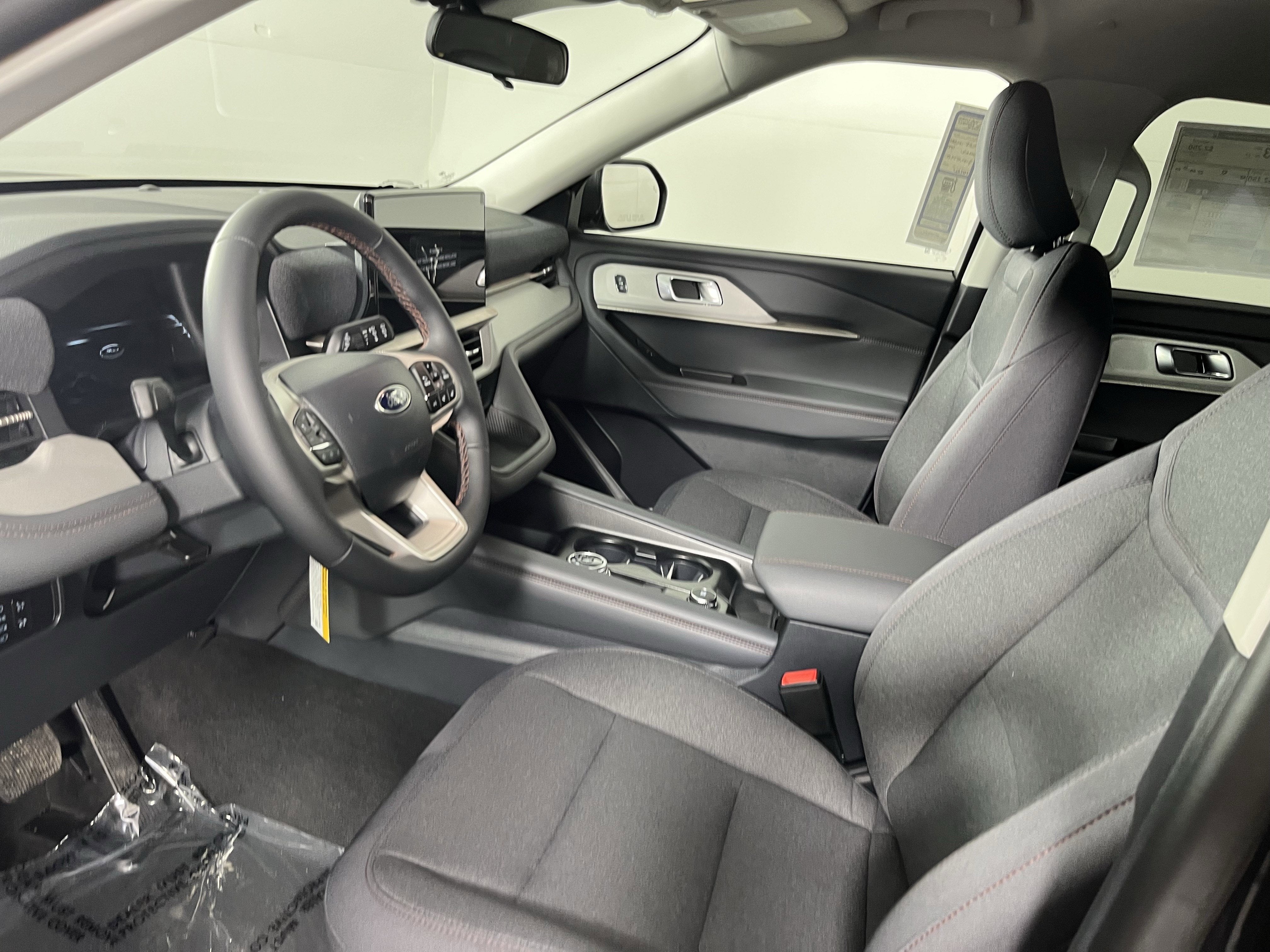 2026 Ford Explorer Active w/100A Pkg 4WD