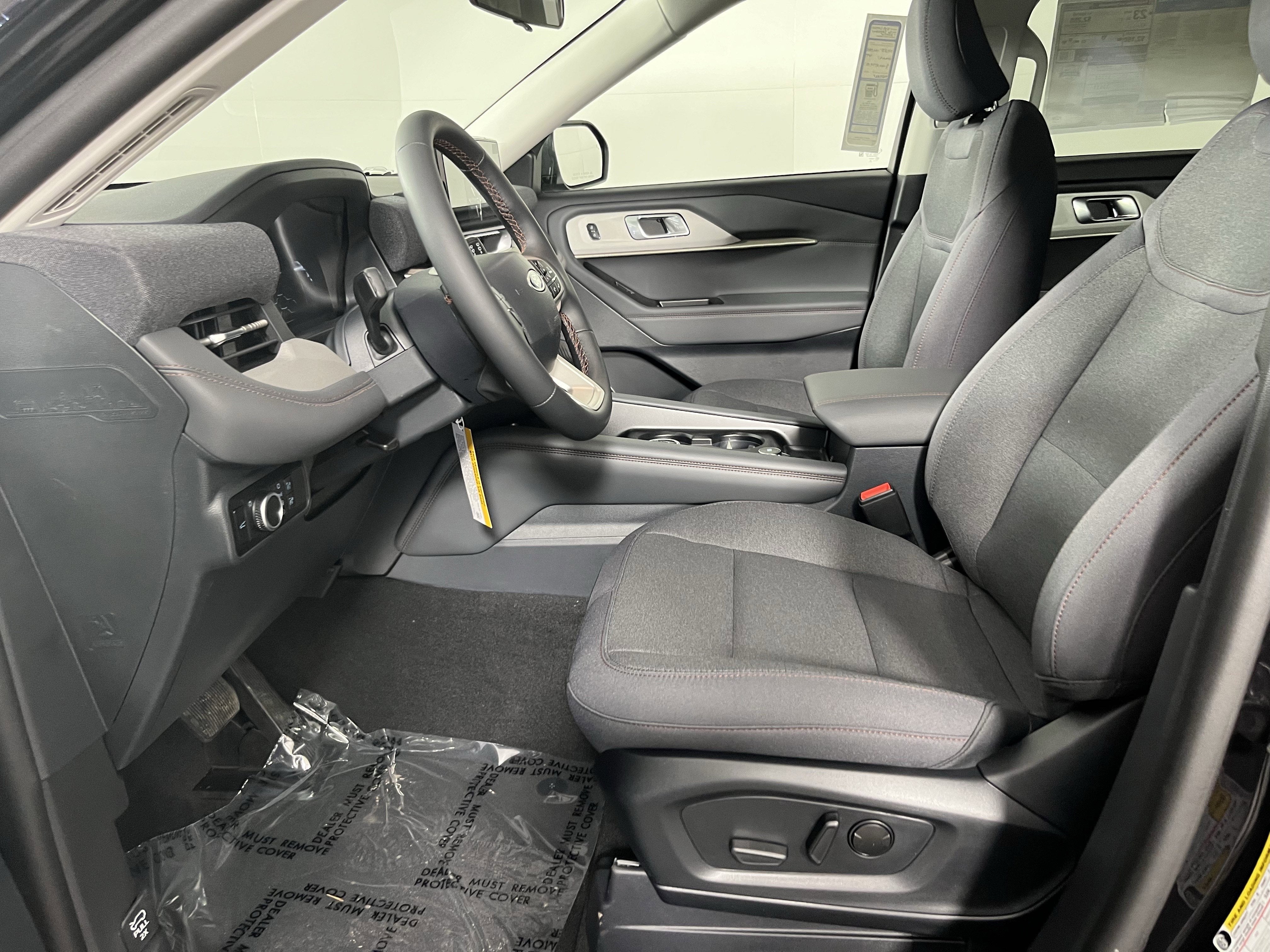 2026 Ford Explorer Active w/100A Pkg 4WD